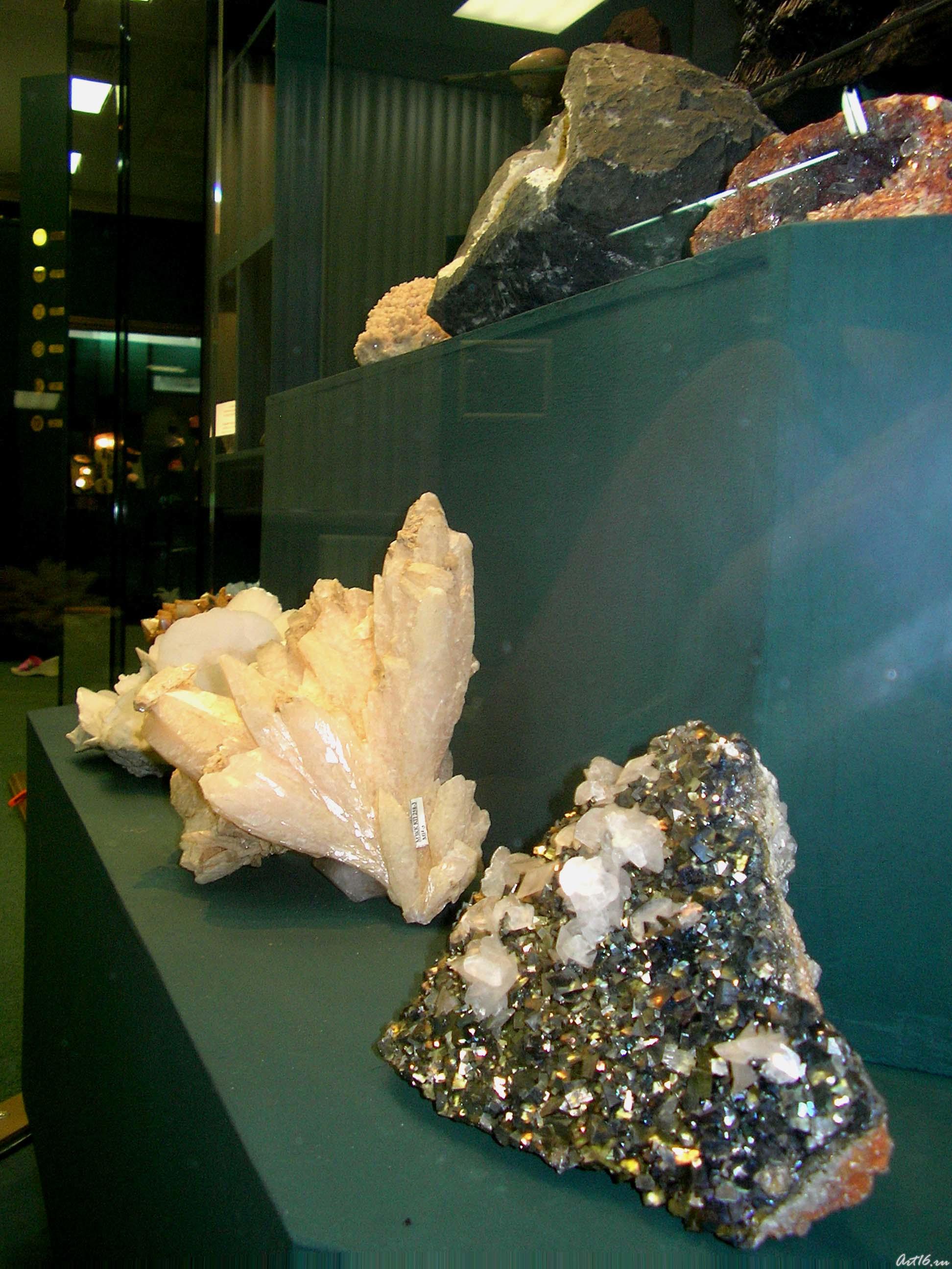 Минералы Земли::Экспозиция музея Природы