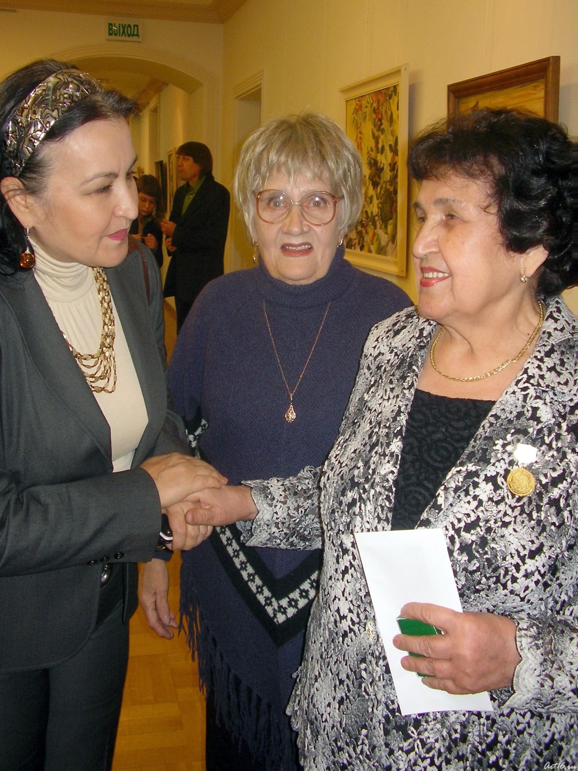 Р. Якупова принимает поздравления::Рушан Якупова