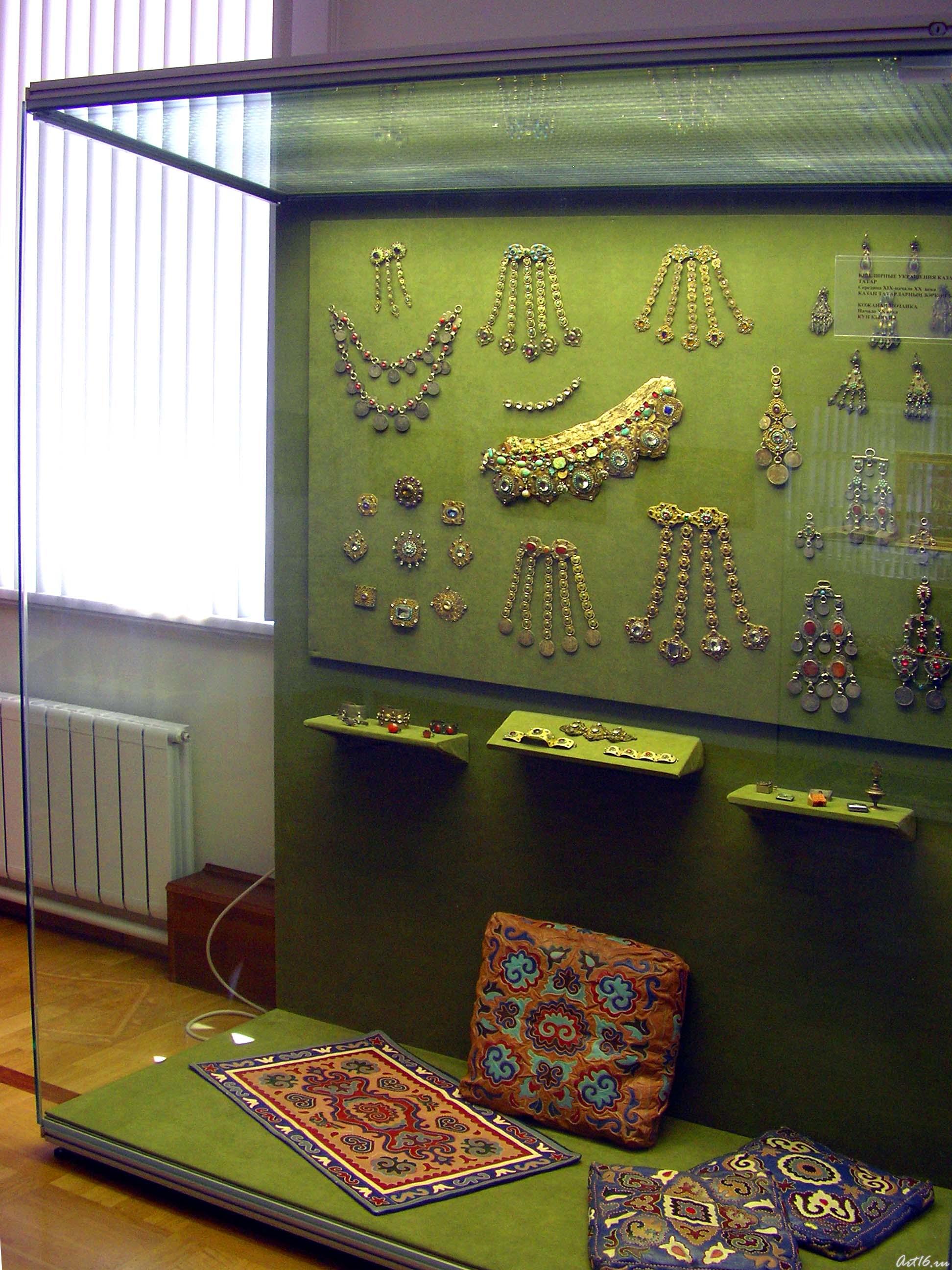 Ювелирные украшения казанских татар /кожаная мозаика::Декоративно-прикладное искусство Татарстана