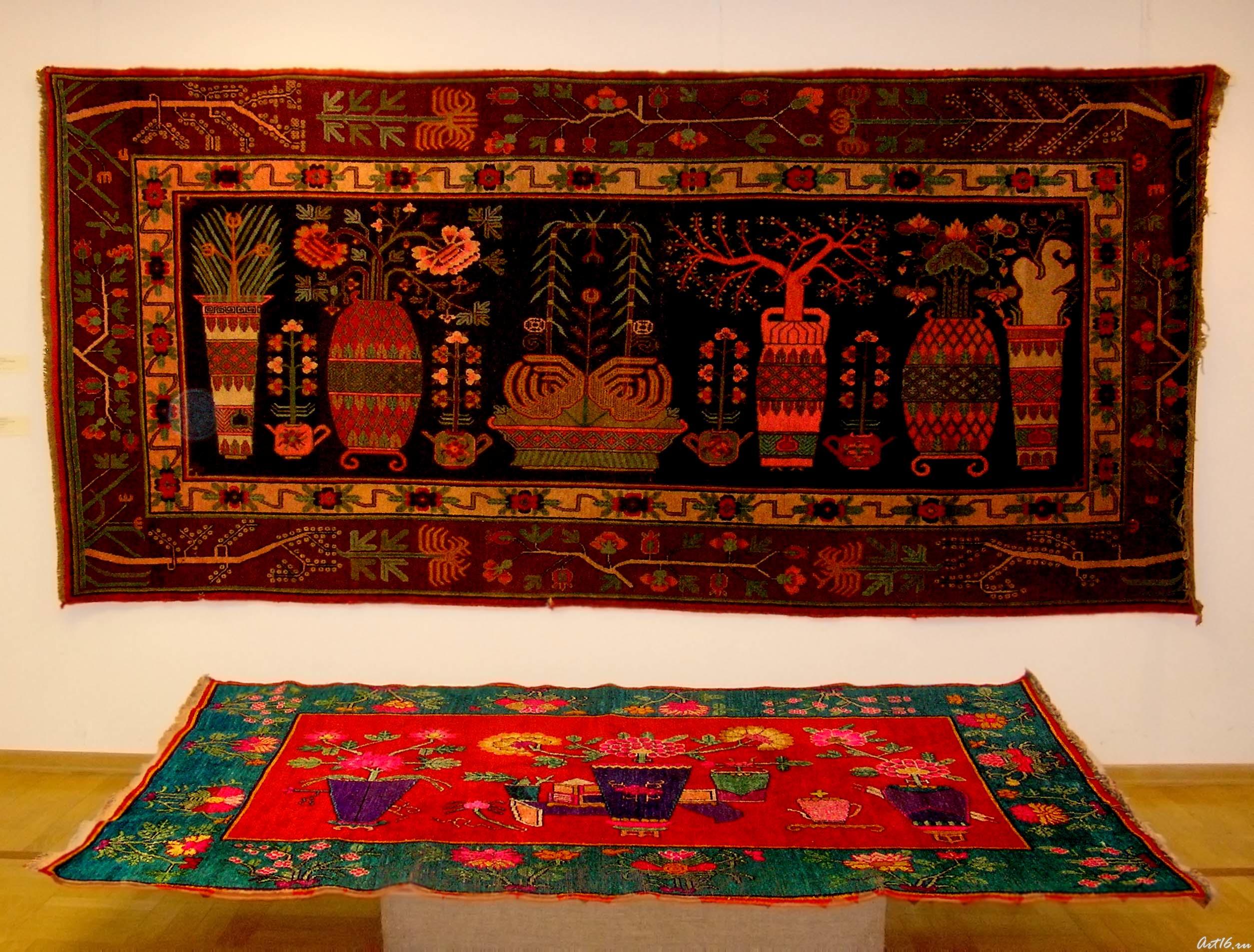 Ковёр с изображением растений в вазах и чайниках::«Изобразительные ковры и каламкары мусульманского Востока»