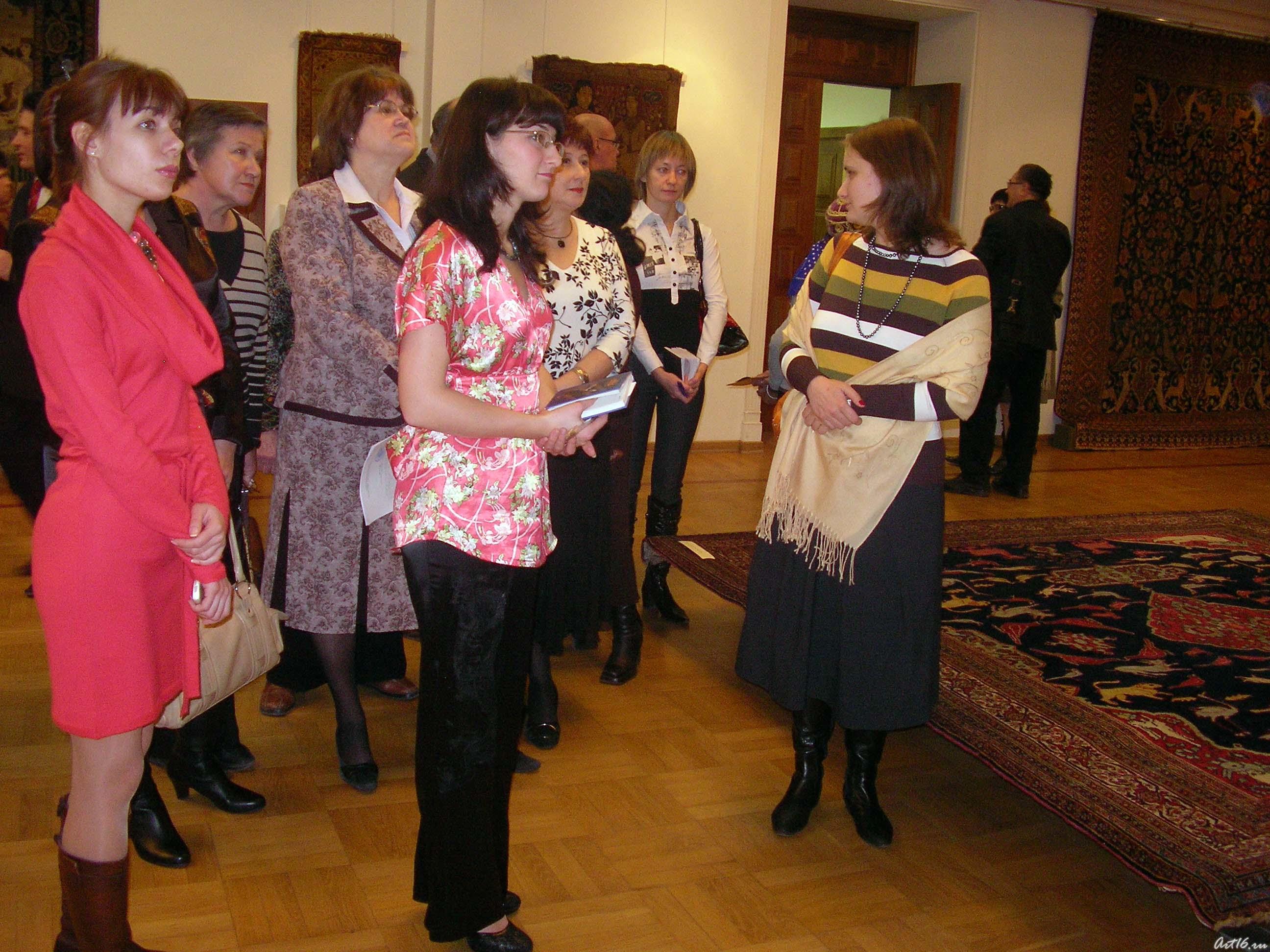 Превое знакомство с выставкой::«Изобразительные ковры и каламкары мусульманского Востока»