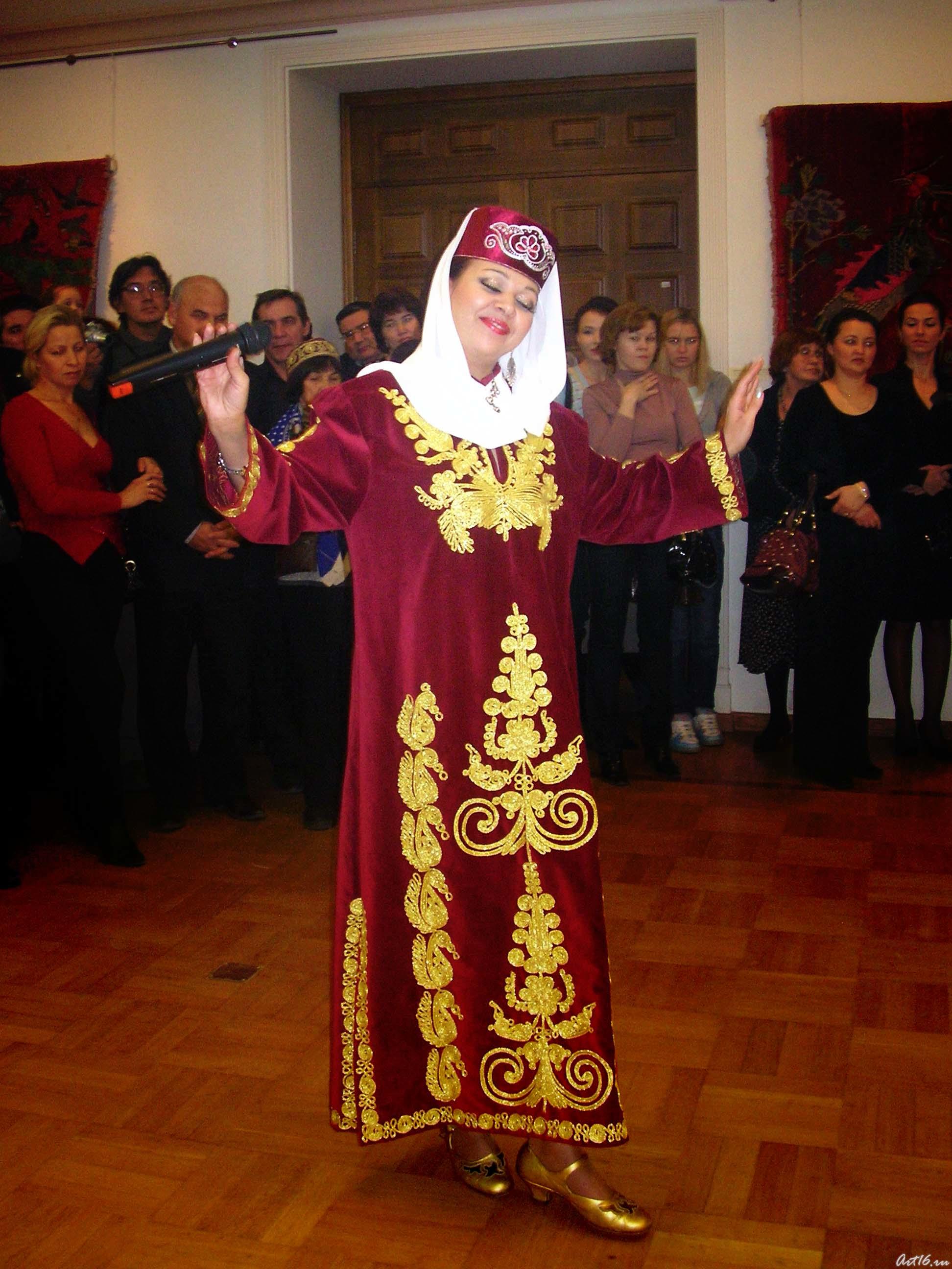 На концерте в честь открытия выставки::«Изобразительные ковры и каламкары мусульманского Востока»