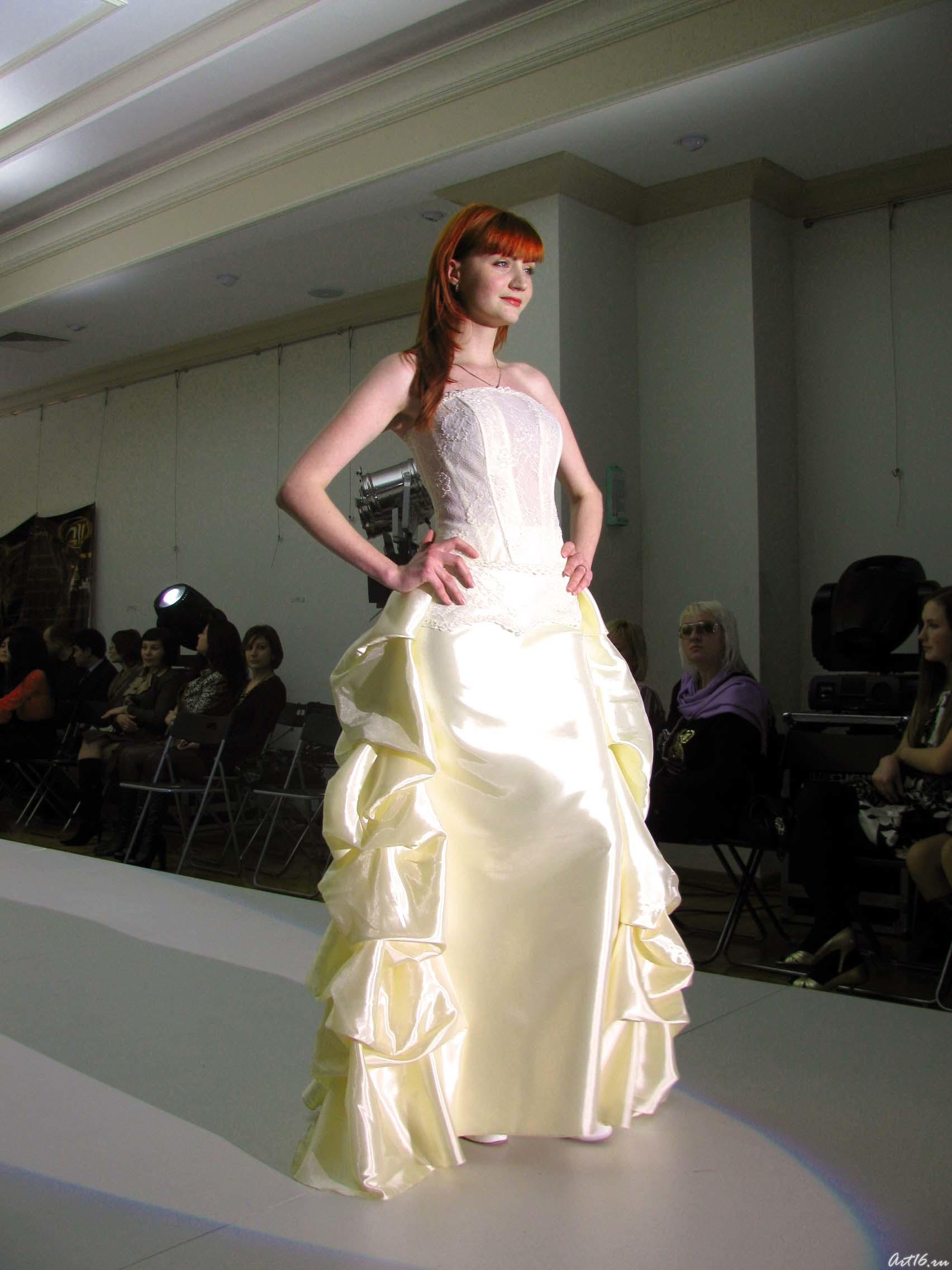 Дефиле в свадебных платьях _1001::финал конкурса «Лучшая модель Татарстана»