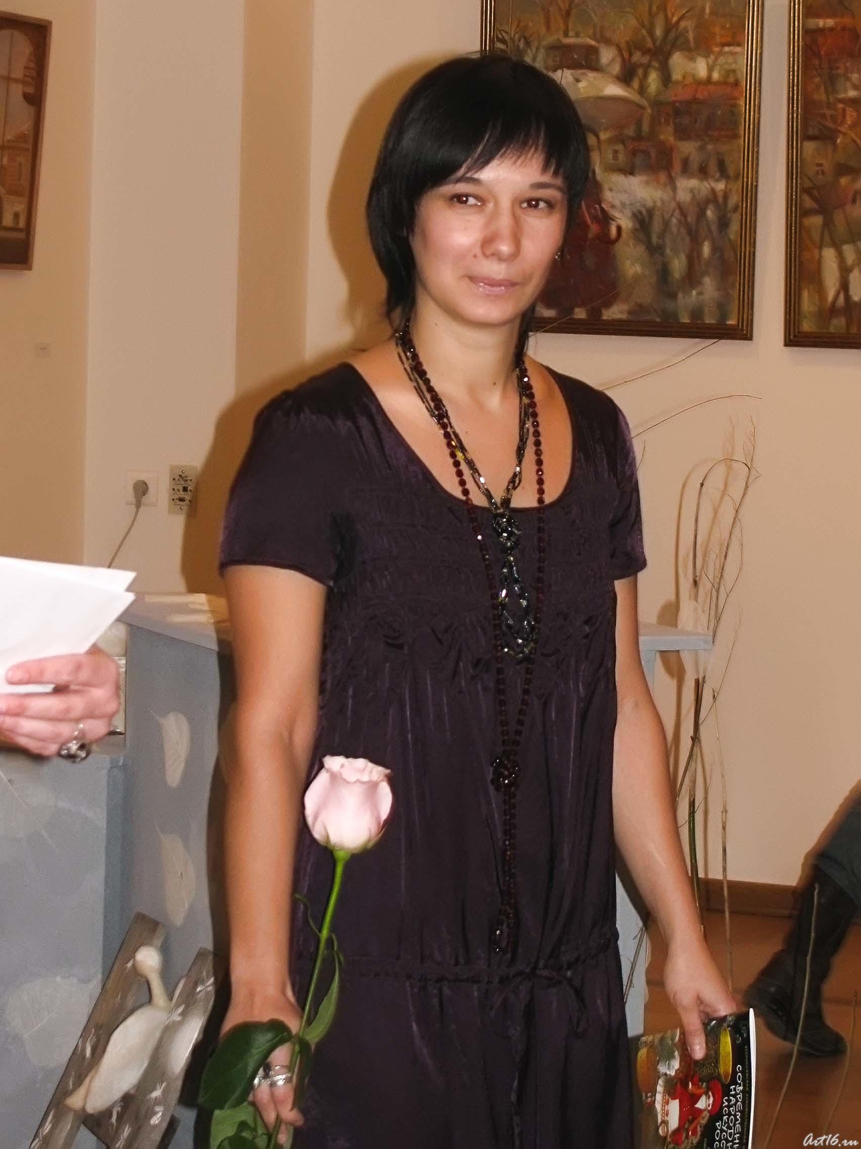 Елена Ермолина с розой::«Уходящая натура»