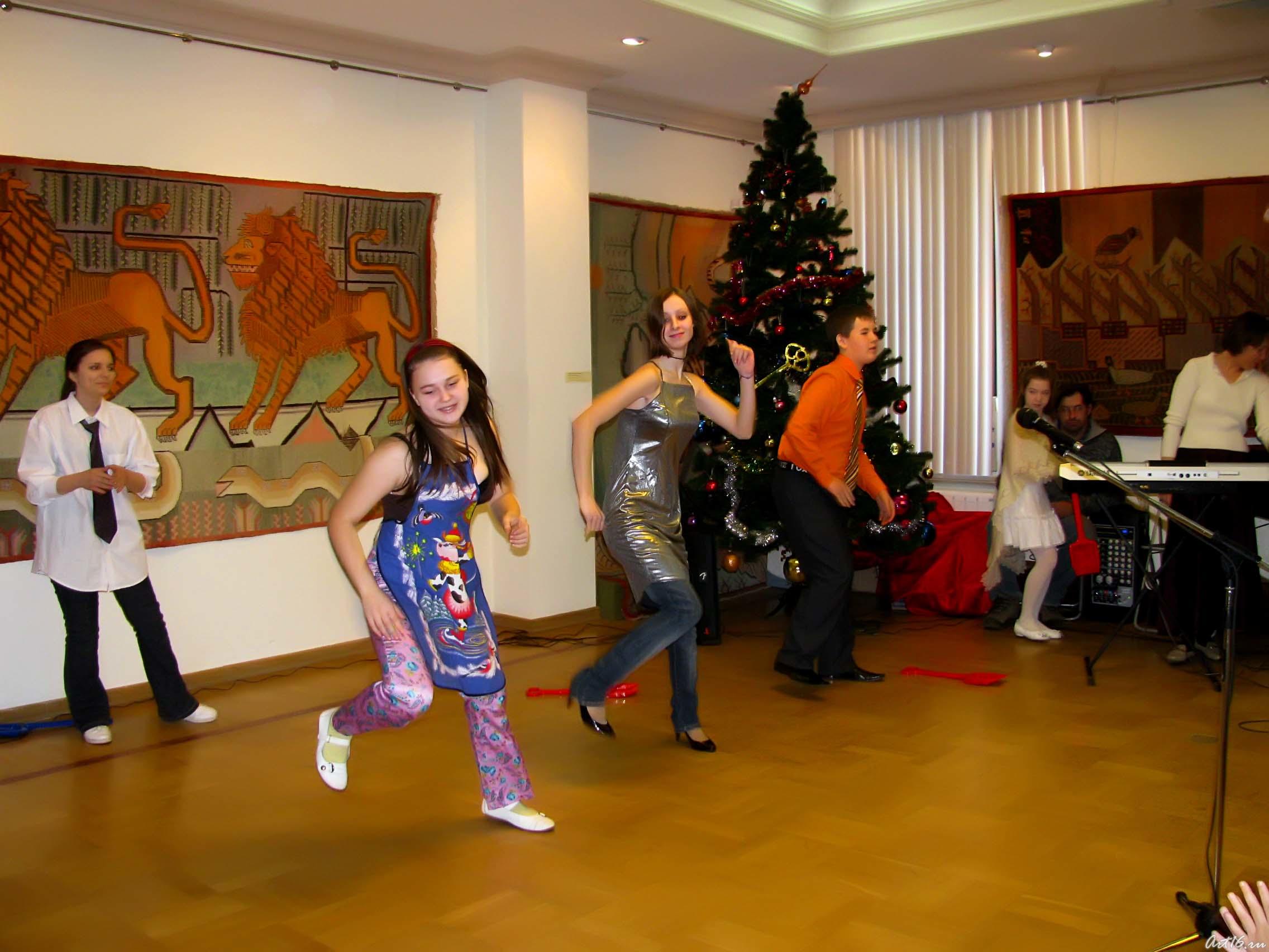 Вместе весело танцуем!::Ёлка в «Хазинэ» 2008/2009