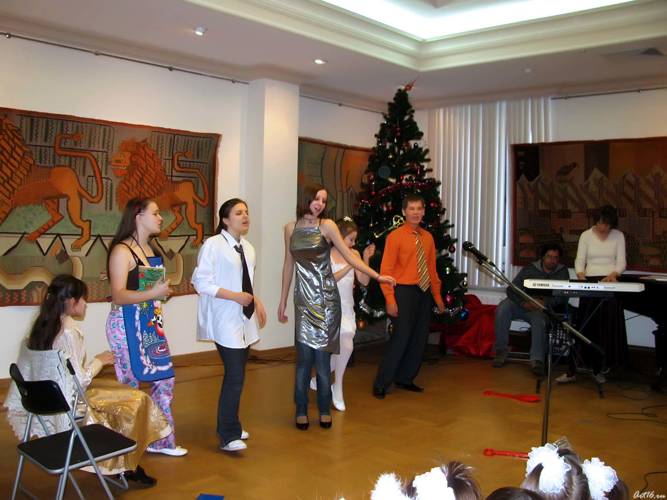 Дружба — вот главное сокровище!::Ёлка в «Хазинэ» 2008/2009