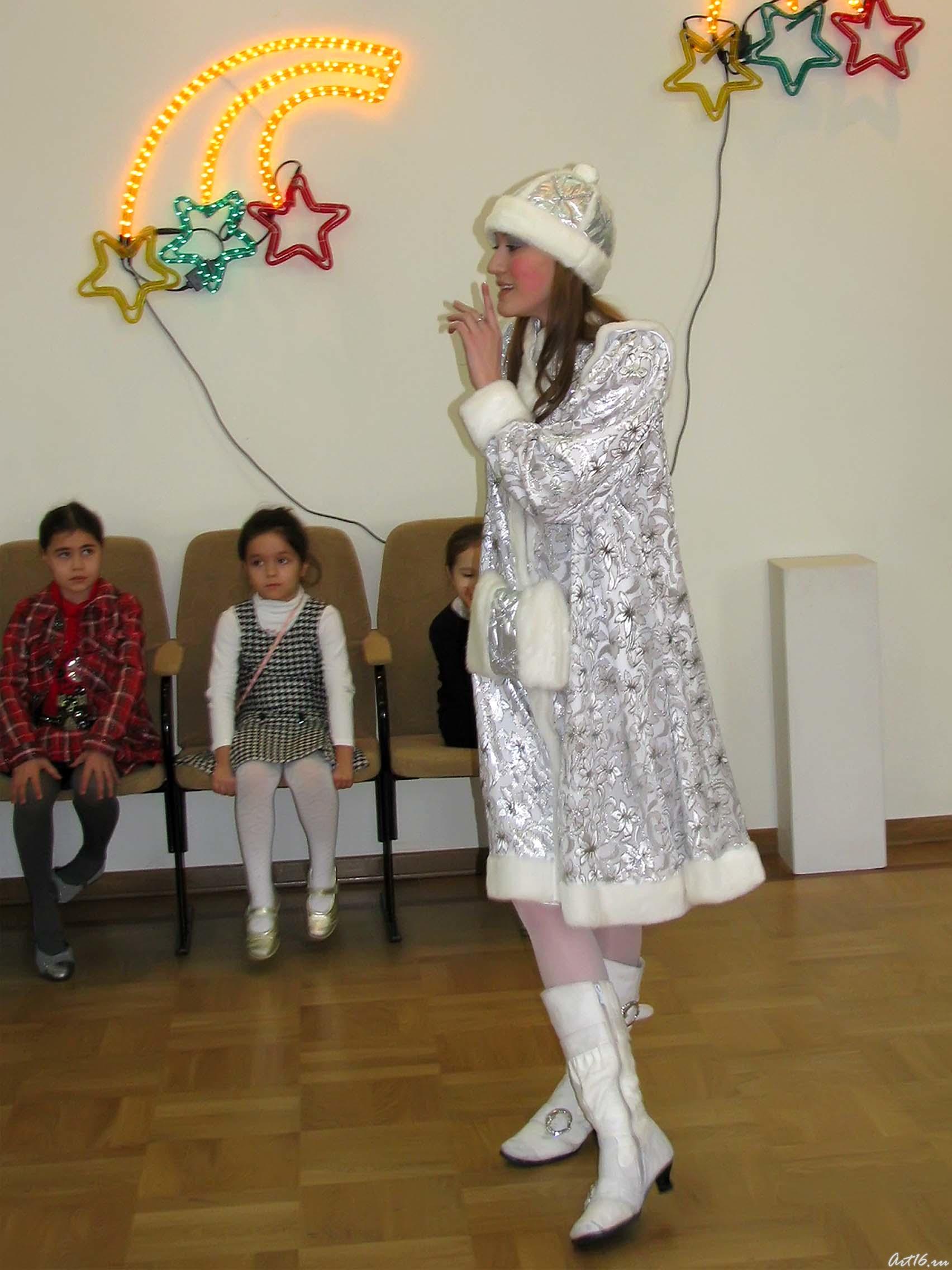 На новогоднюю ёлку заглянула Снегурочка::Эрмитажная Ёлка 2008/2009