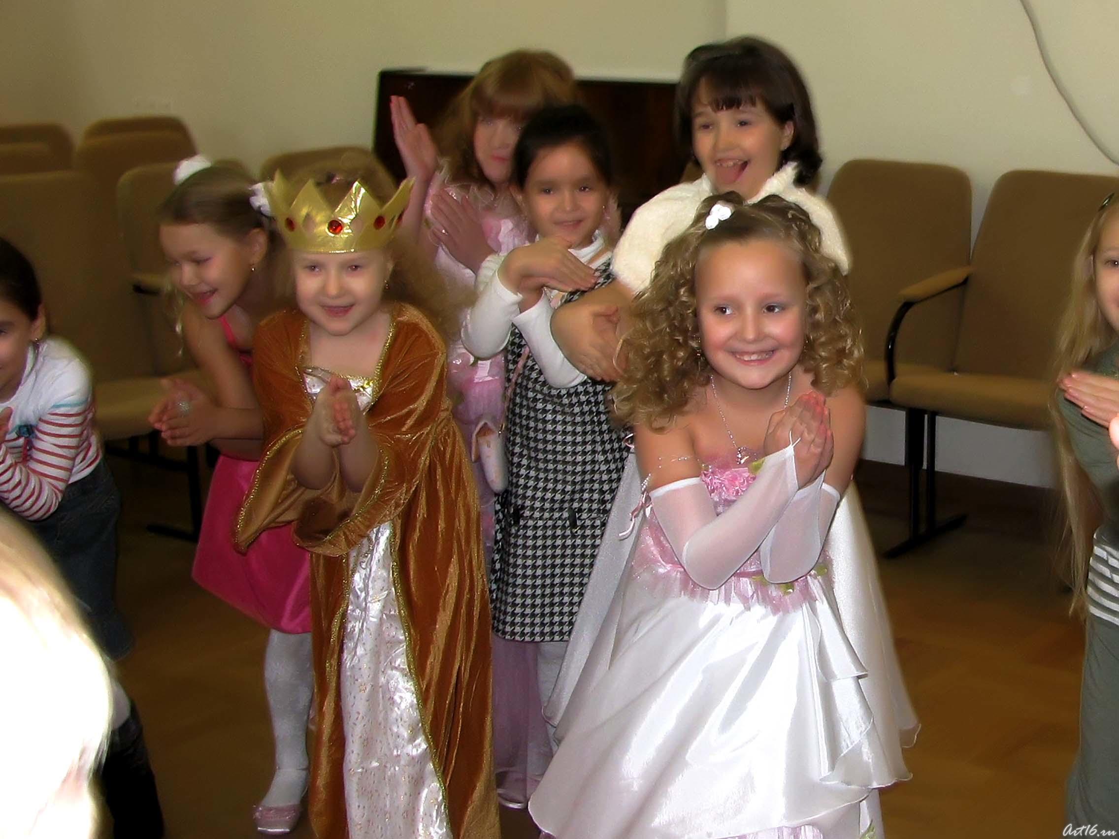 То ли рыбка, толи змейка? Но красотища!::Эрмитажная Ёлка 2008/2009