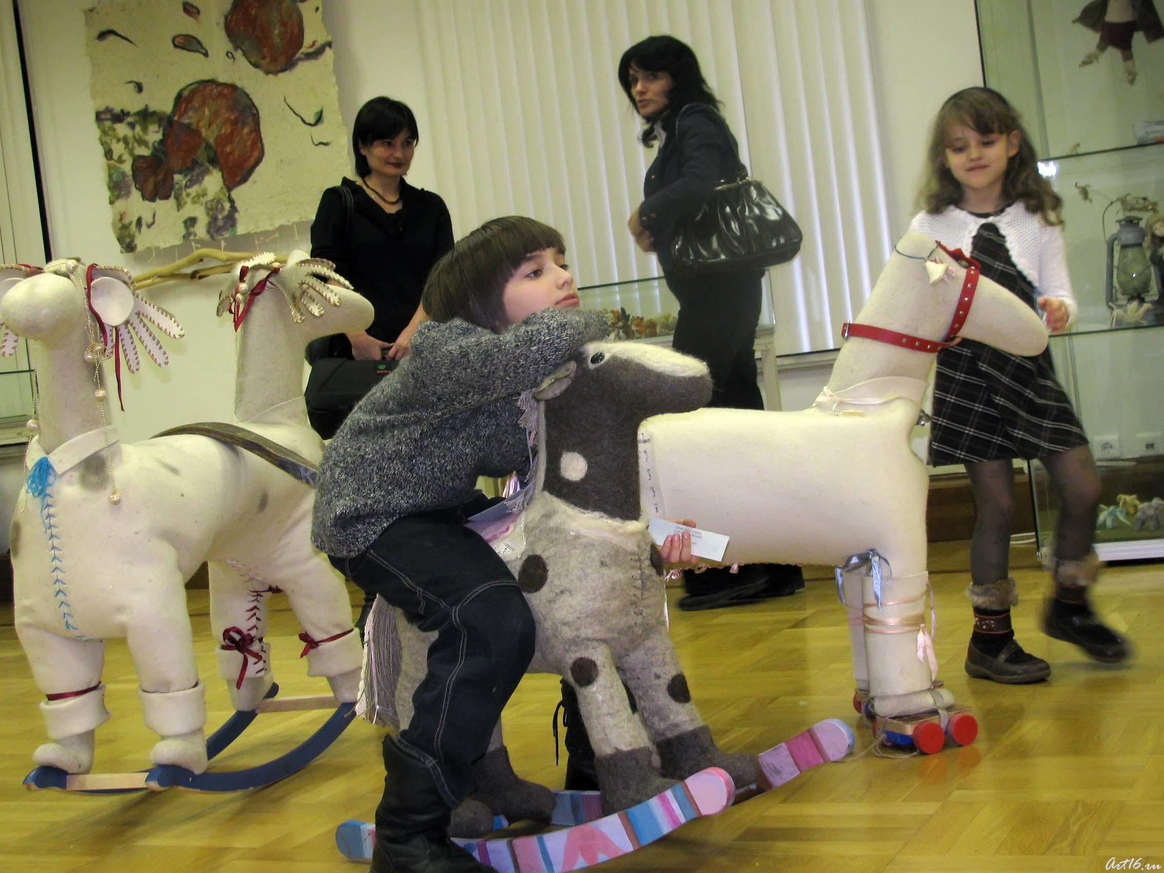 На коне::Современное искусство войлока в тюркском мире. Азербайджан, Казахстан, Башкортостан, Татарстан