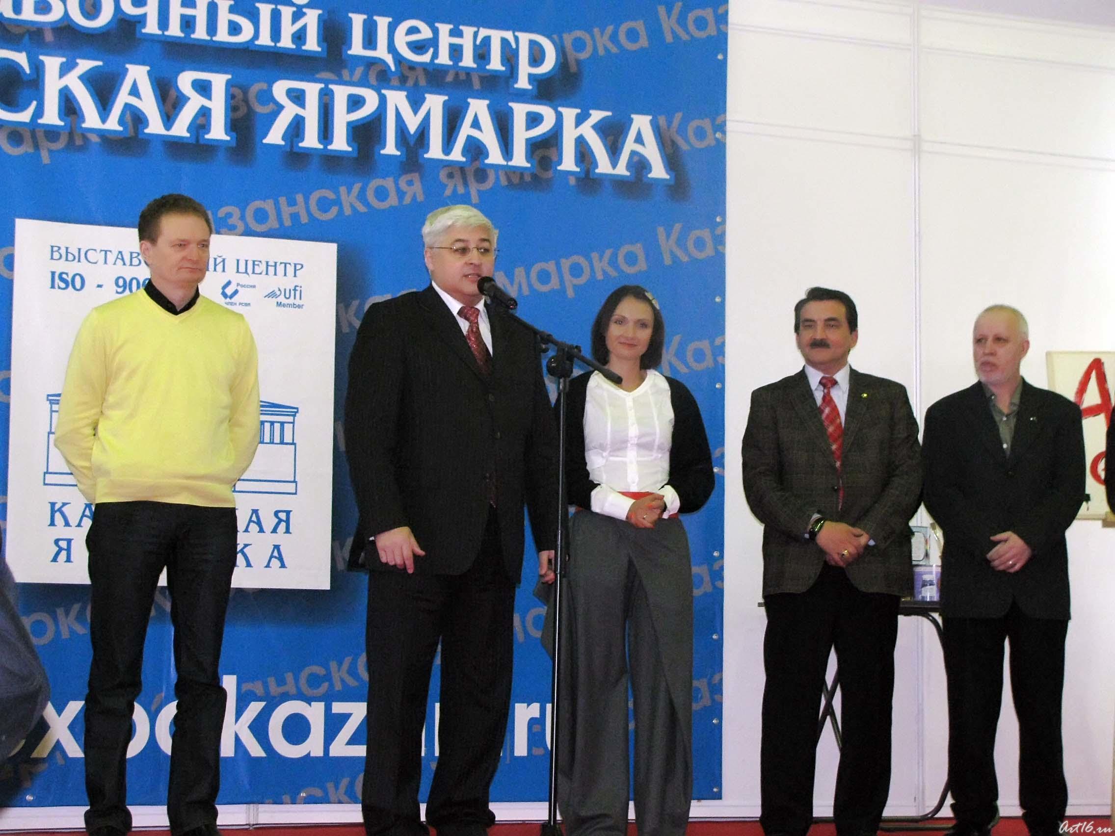 А. Гайнутдинов на открытии АРТ галереи—2009::Арт-галерея. Казань - 2009