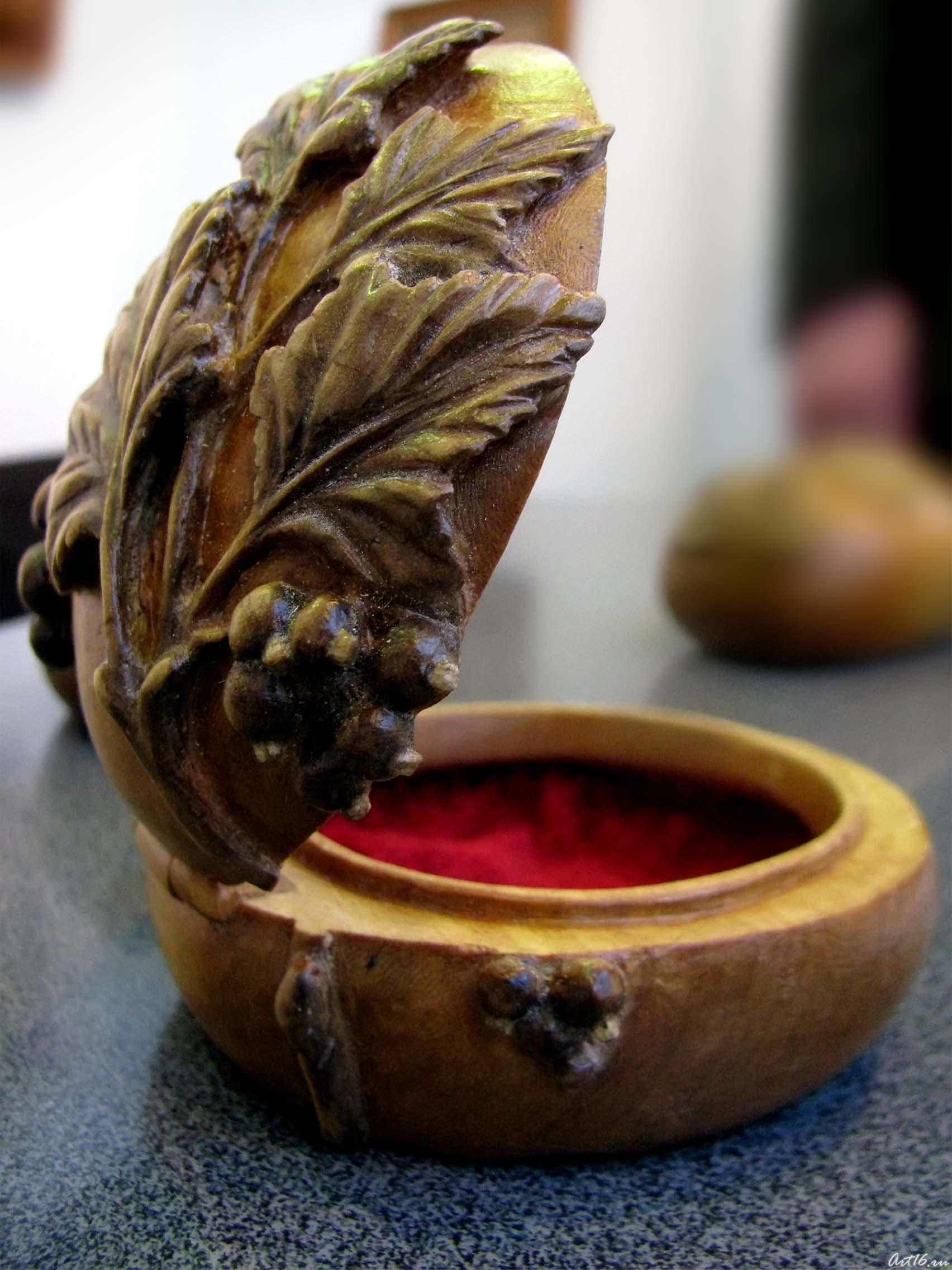 Шкатулка, С. Большаков (резьба по дереву)::Арт-галерея. Казань - 2009