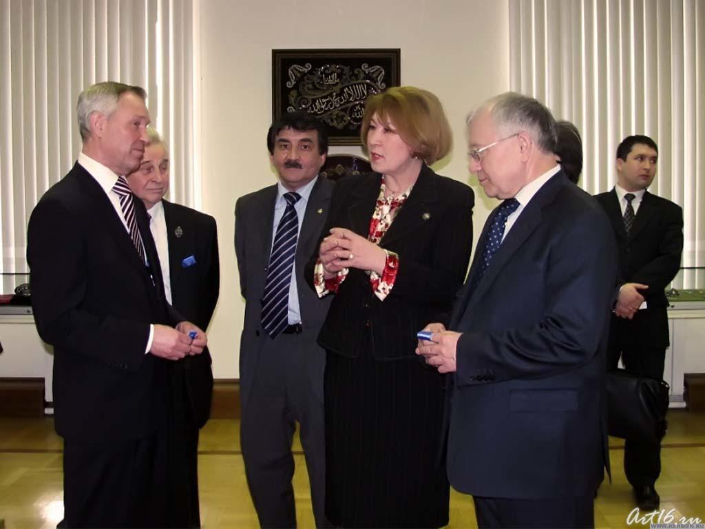 З. Валеева. Обсуждение вопросов ДПИ в выставочных залах ʺХазинэʺ::Молодые дарования