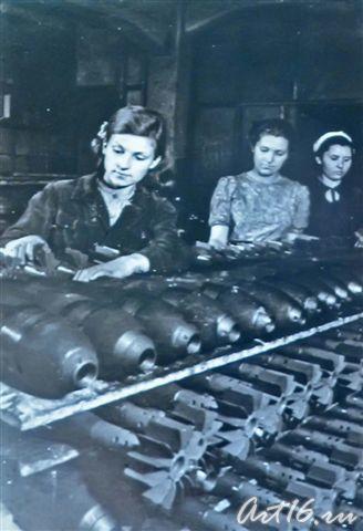 Все для победы!::Сменили платья на шинели