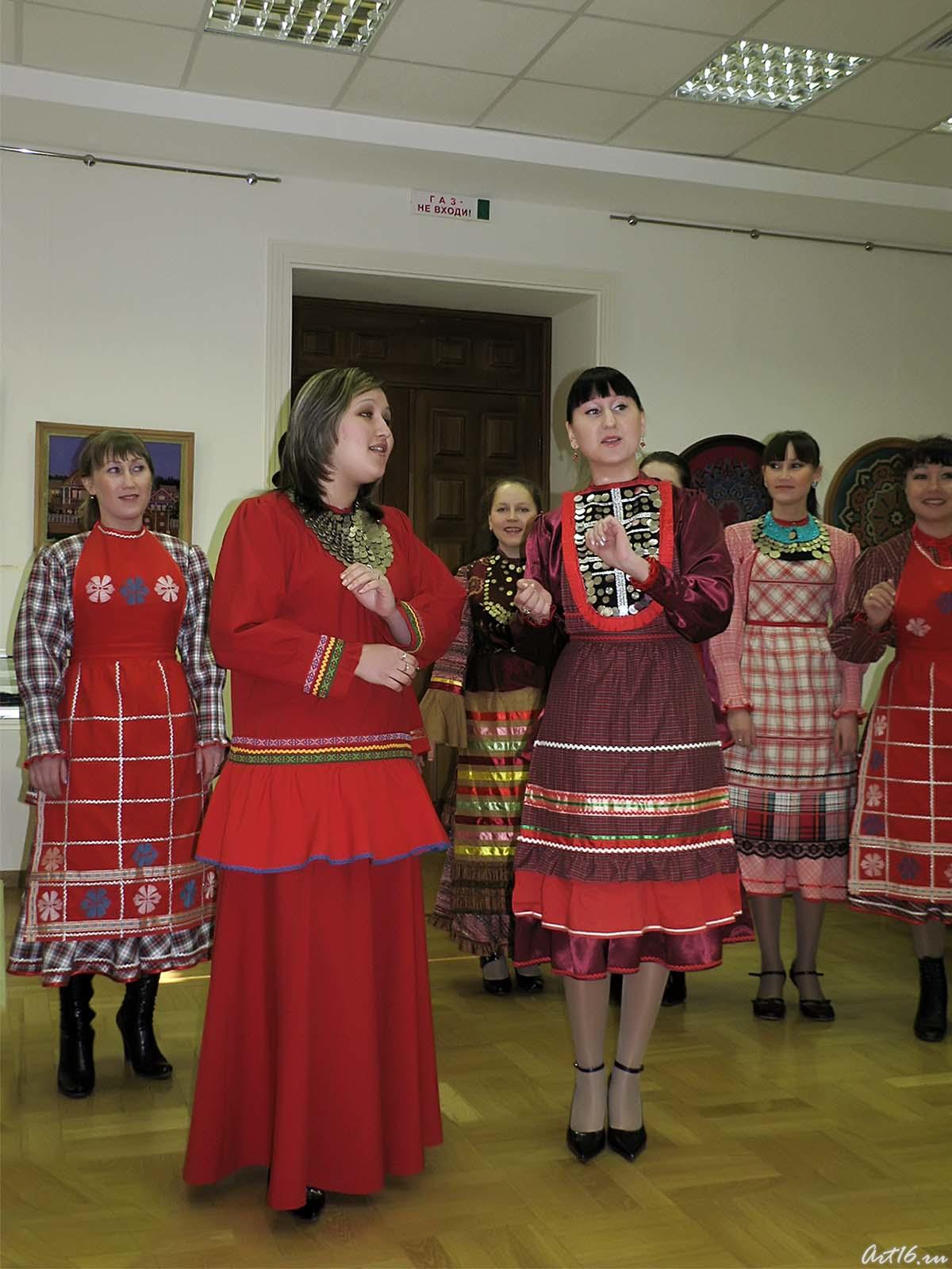 Ансамбль старинной татарской песни «Бөрмәнчек»(«Верба») _93::День татарской филиграни