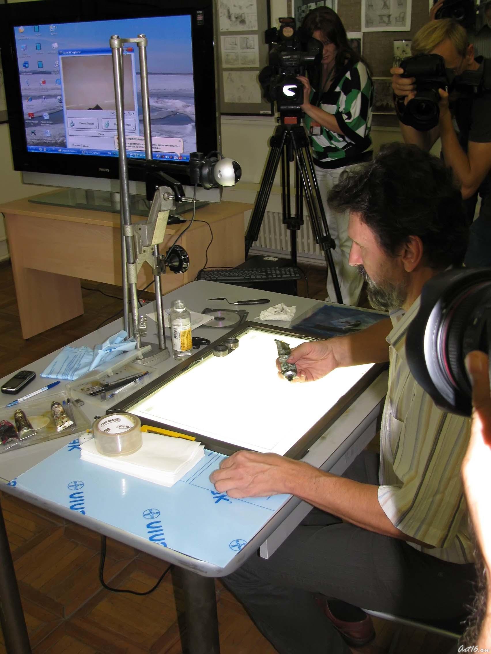 Подготовительные работы::Выставка Александра Петрова «Моя любовь. Сотворение фильма»