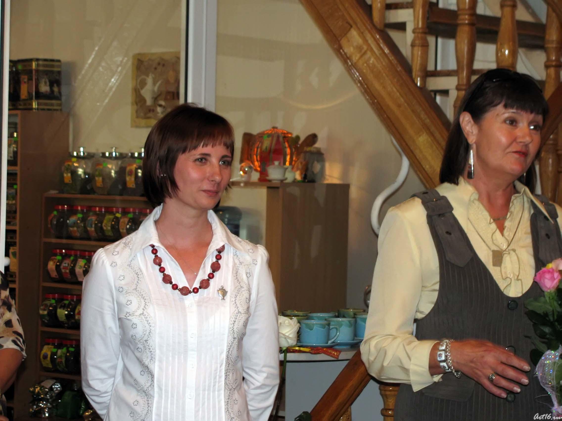 Елена Титова и Валентина Братышева::«Самоварная», выставка Елены Титовой