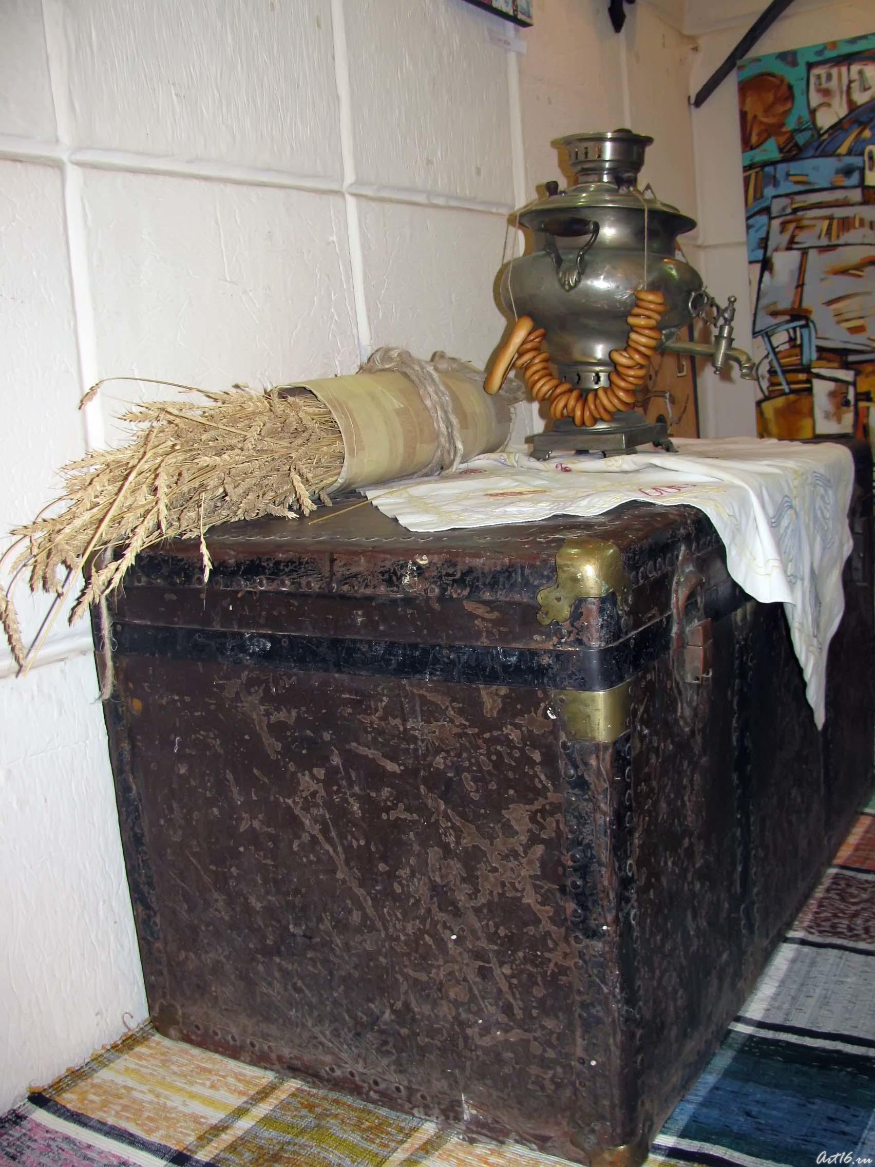 Сундук, самовар и сушки::«Самоварная», выставка Елены Титовой