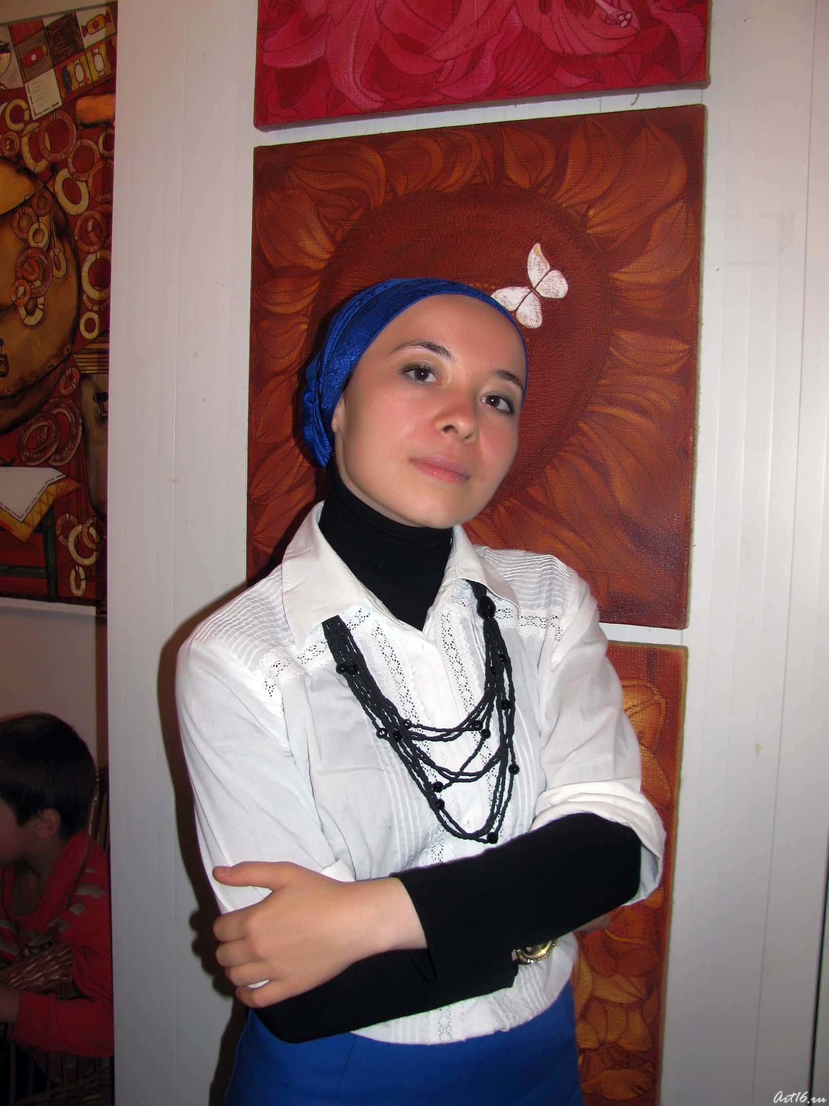 Валеева Нажия::«Самоварная», выставка Елены Титовой