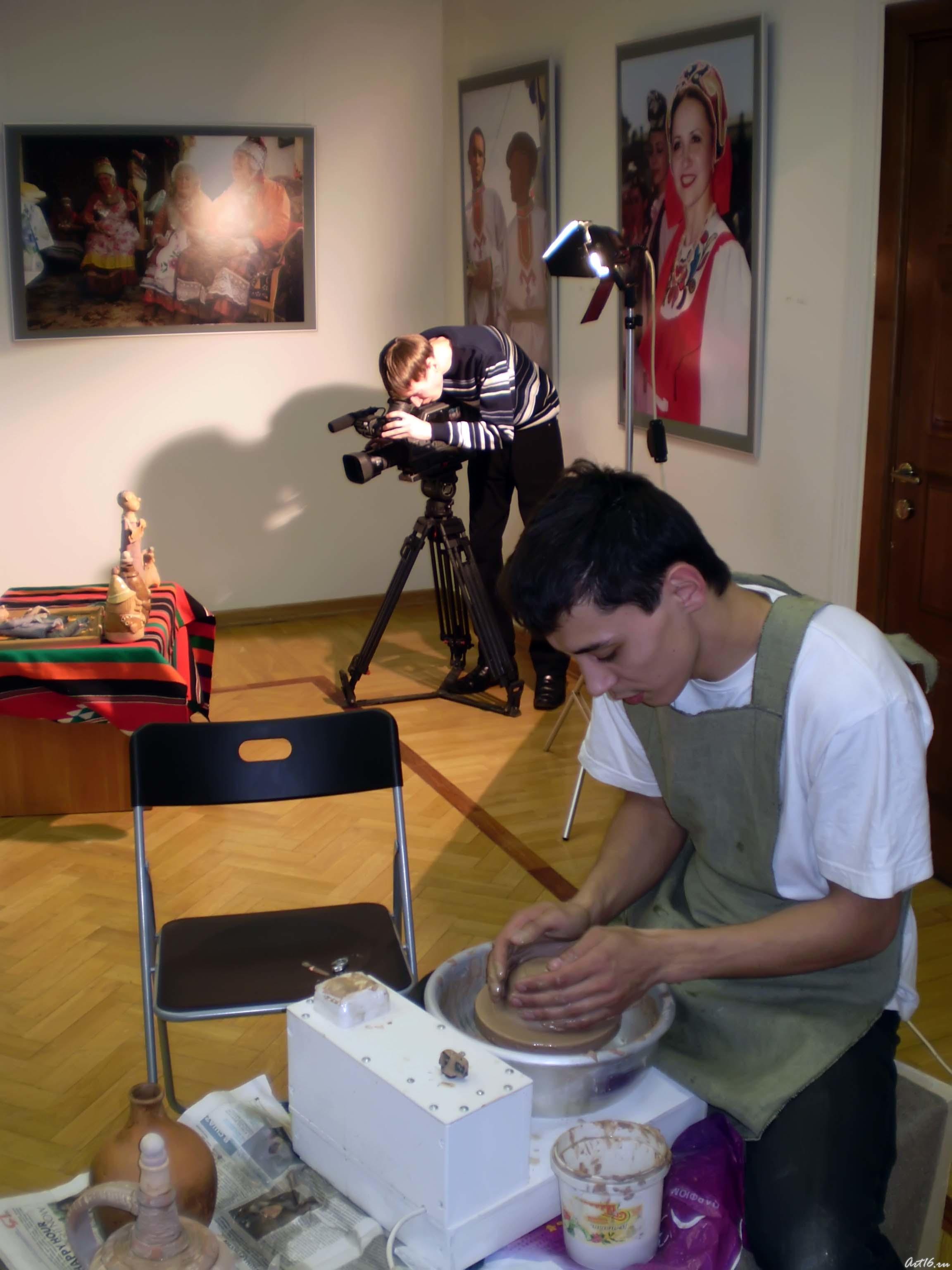 P3210881.JPG::Праздники и будни Национальной художественной галереи