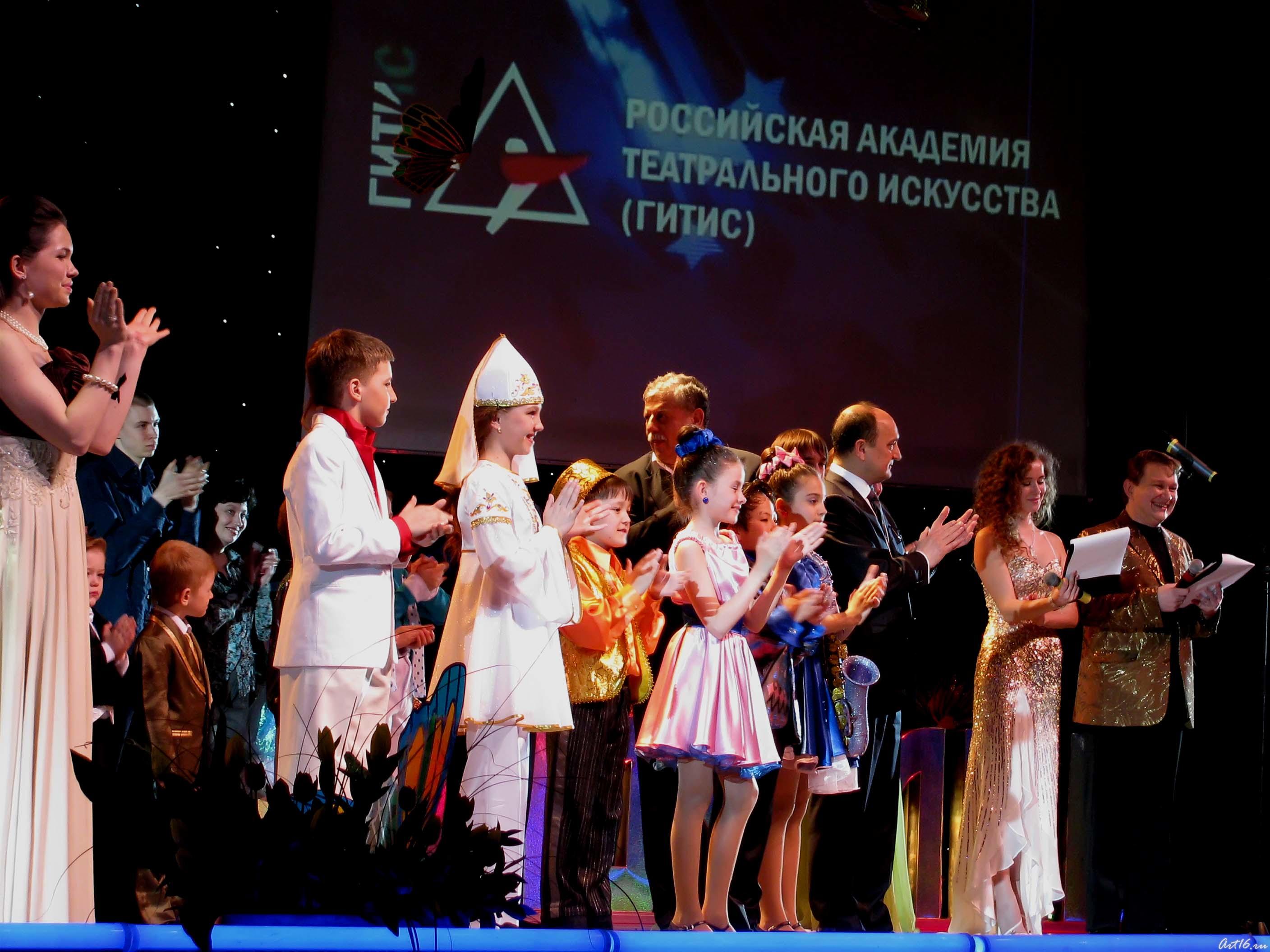 IMG_5743.jpg::Гала-концерт «Созвездие-Йолдызлык» в КРК Пирамида