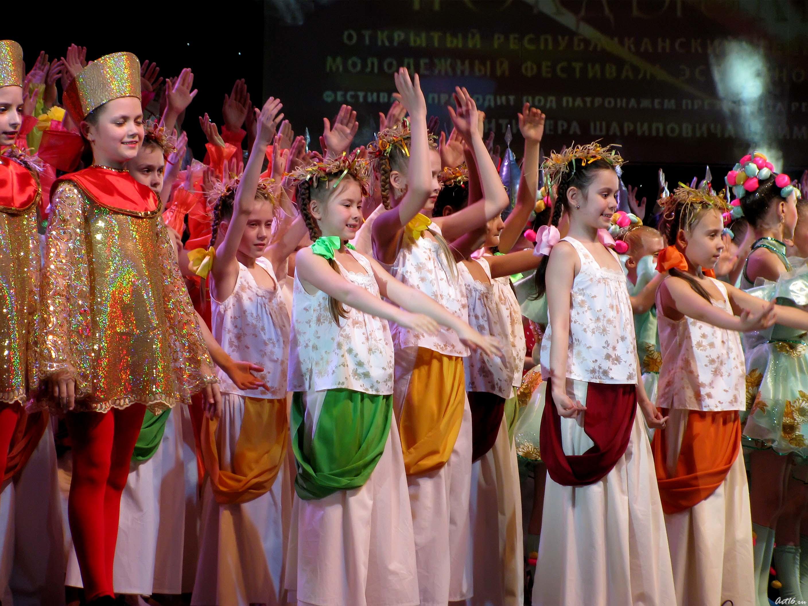 IMG_5924.jpg::Гала-концерт «Созвездие-Йолдызлык» в КРК Пирамида