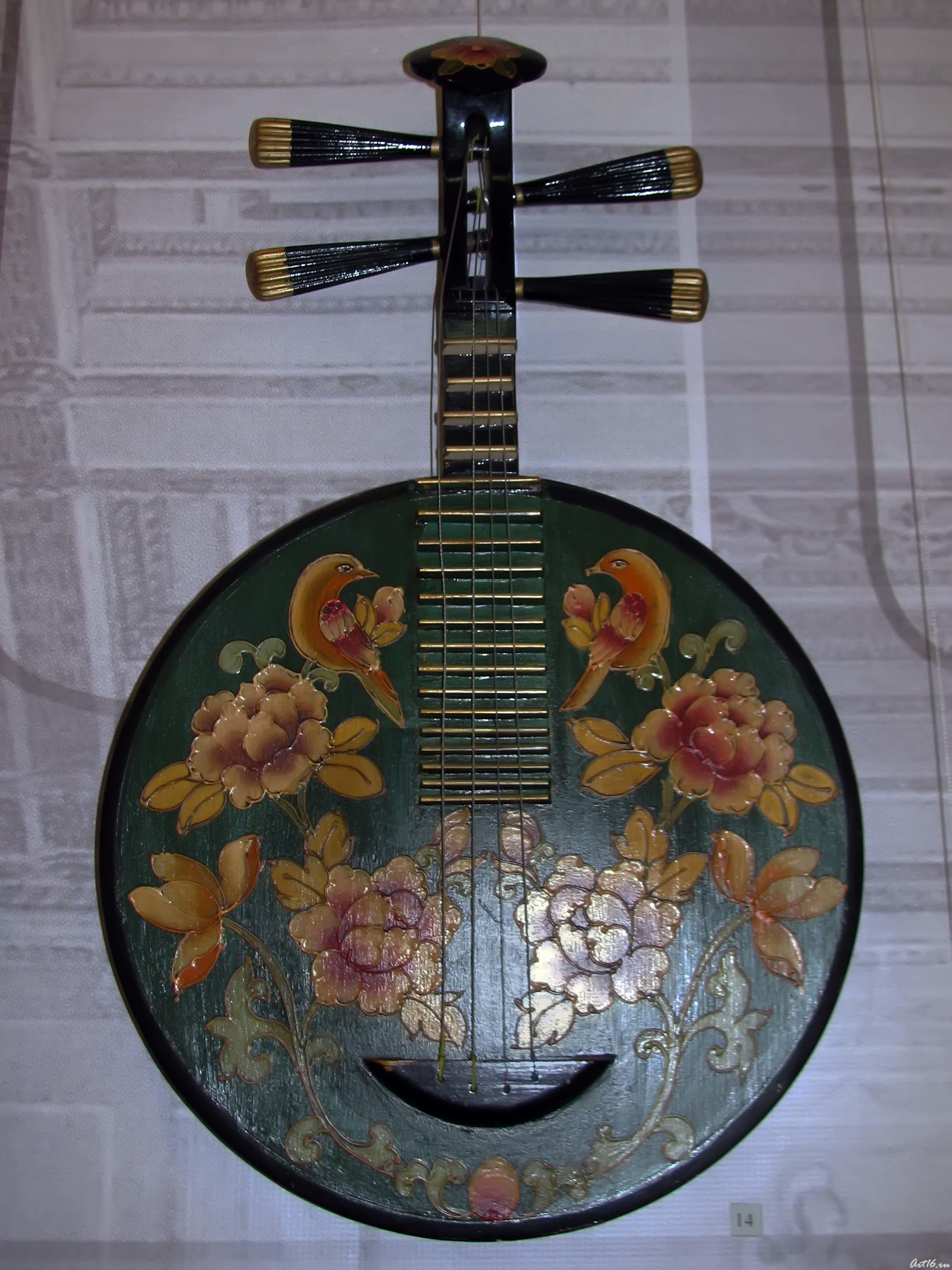 Пипа. Струнный щипковый инструмент::«Музыкальные инструменты народов мира из частных коллекций музыкантов Татарстана»