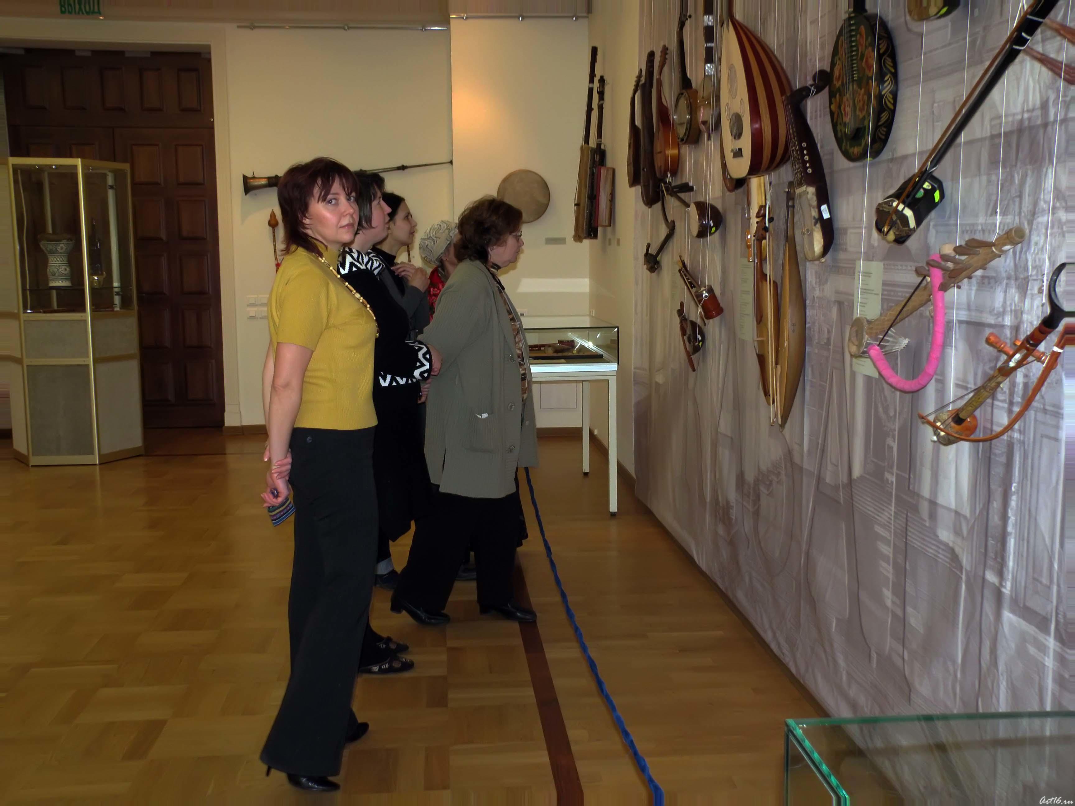 На выставке «Музыкальные инструменты народов мира»::«Музыкальные инструменты народов мира из частных коллекций музыкантов Татарстана»