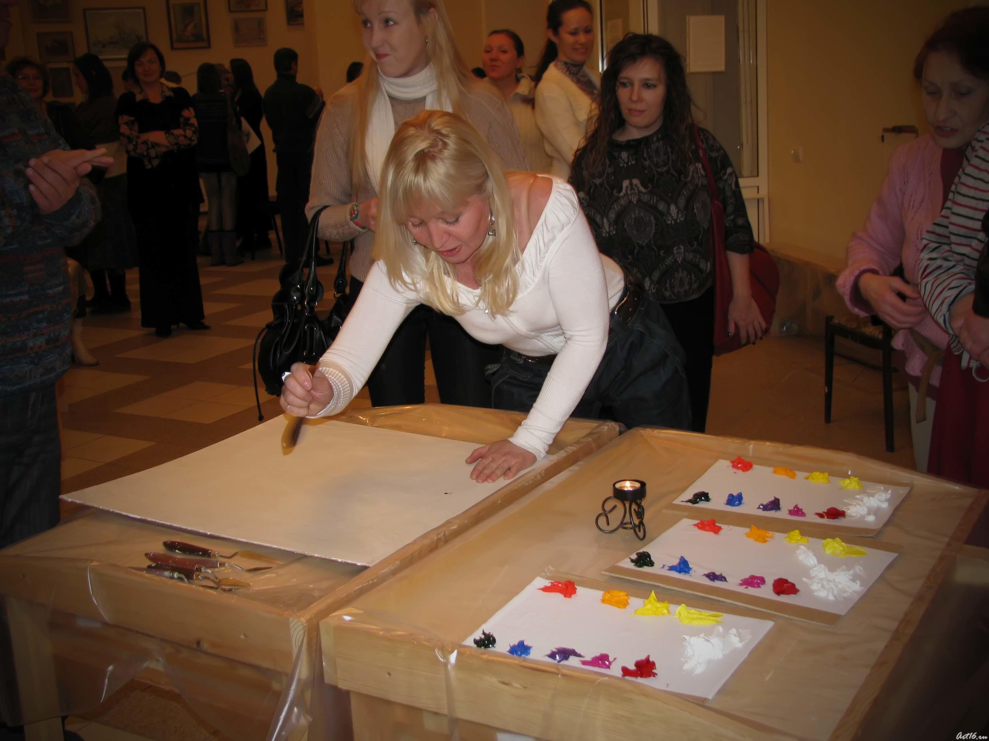 Миля Нуруллина начинает коллективную работу::«Художники выходного дня»