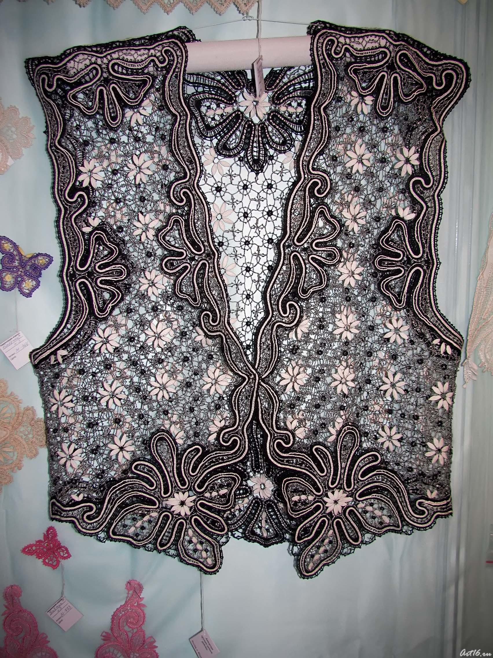 Кружевной жилет::Арт-галерея. Казань — 2010