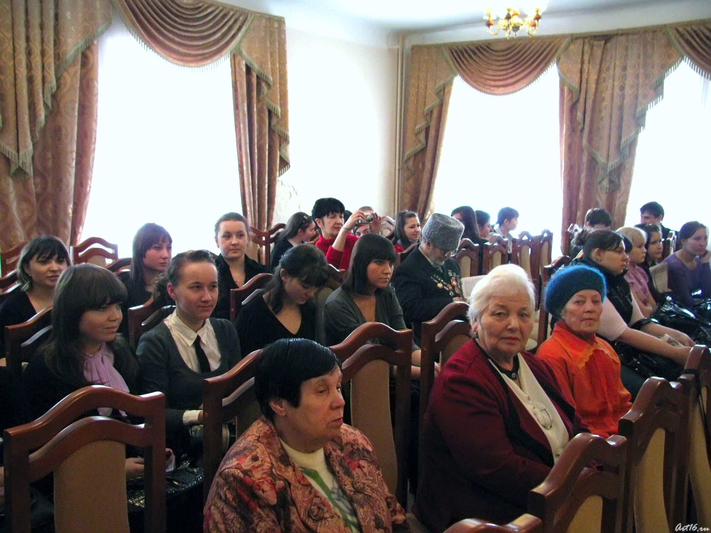 На литературно-музыкальном вечере «Родной язык, святой язык....»::К 100-летию стихотворения Г.Тукая «Туган тел» («Родной язык»)