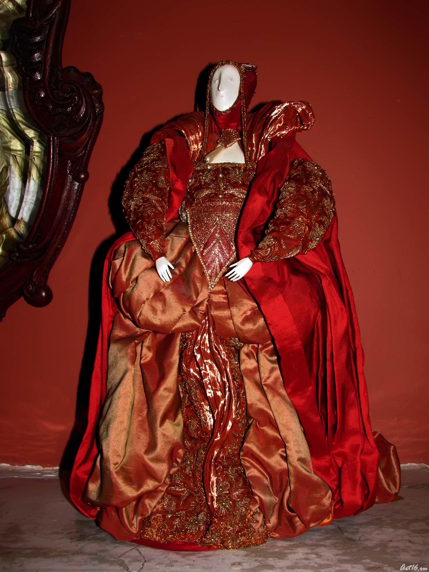 Елизавета. 2006::«Причудливый мир кукол»