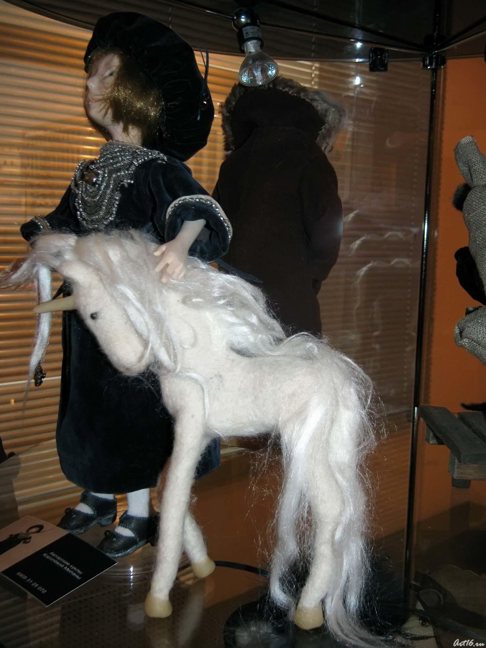 Выставка мастеров творческого объединения ʺВолшебная лавкаʺ::«Волшебная лавка»