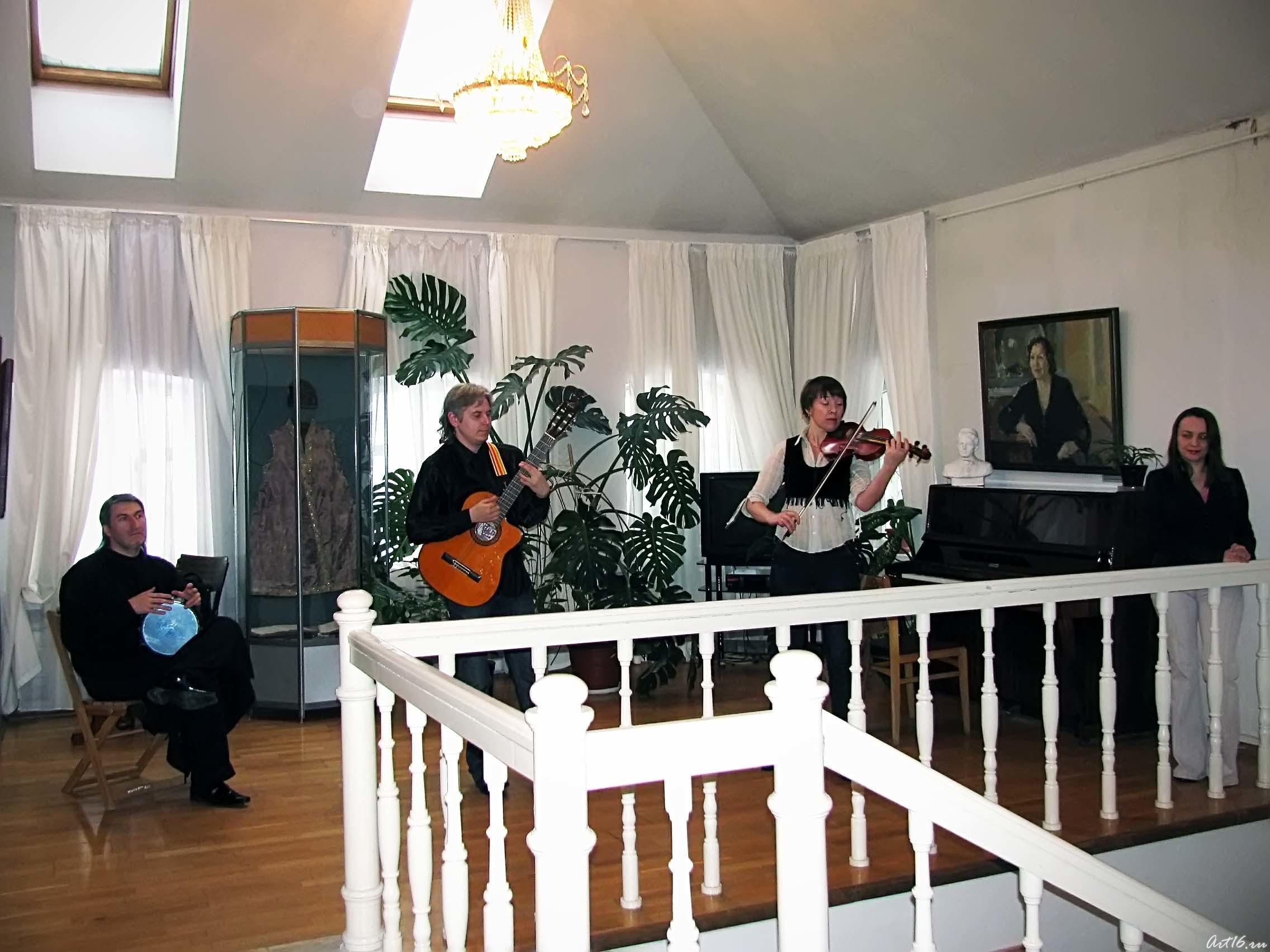 Группа «Любят снег»::"Не день, а подарок"