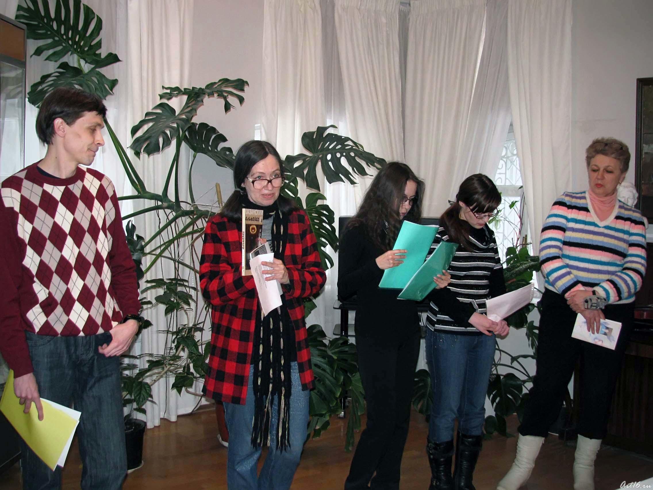 Участники ЛИТО «Белая ворона»::"Не день, а подарок"