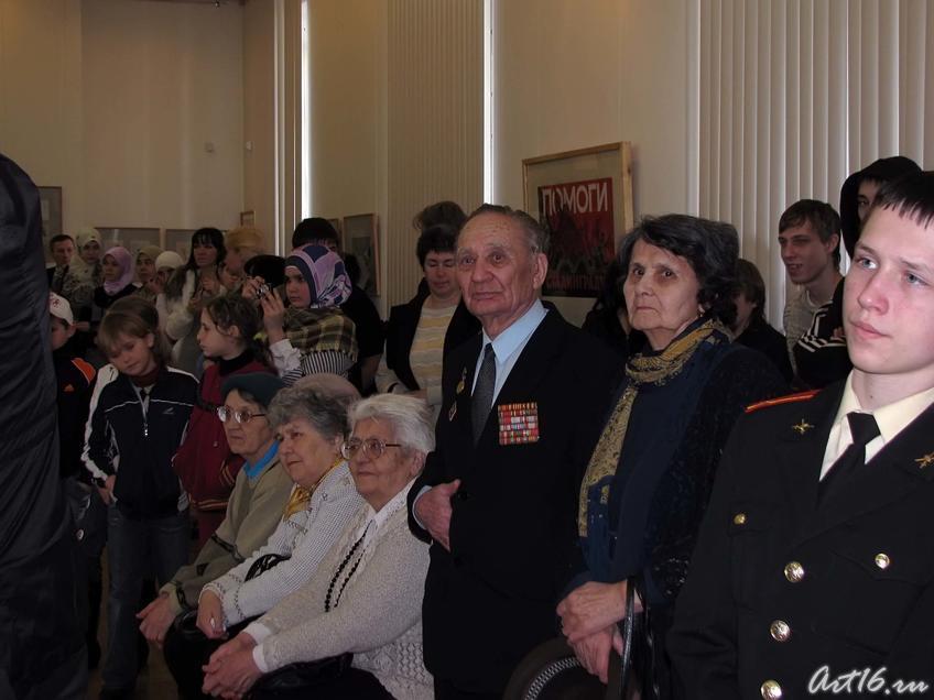 Зрители театрализованного представления в галерее ʺХазинэʺ::День театра в "Хазинэ"