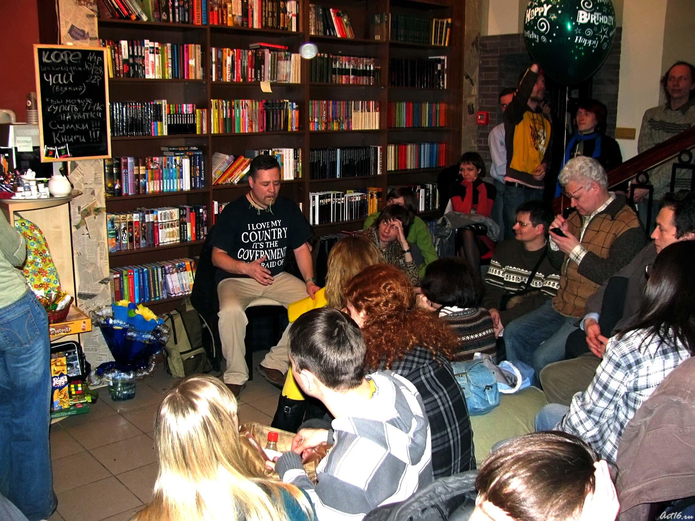 На творческом вечере Геннадия Каневского в ʺСквотеʺ::Творческий вечер Геннадия Каневского