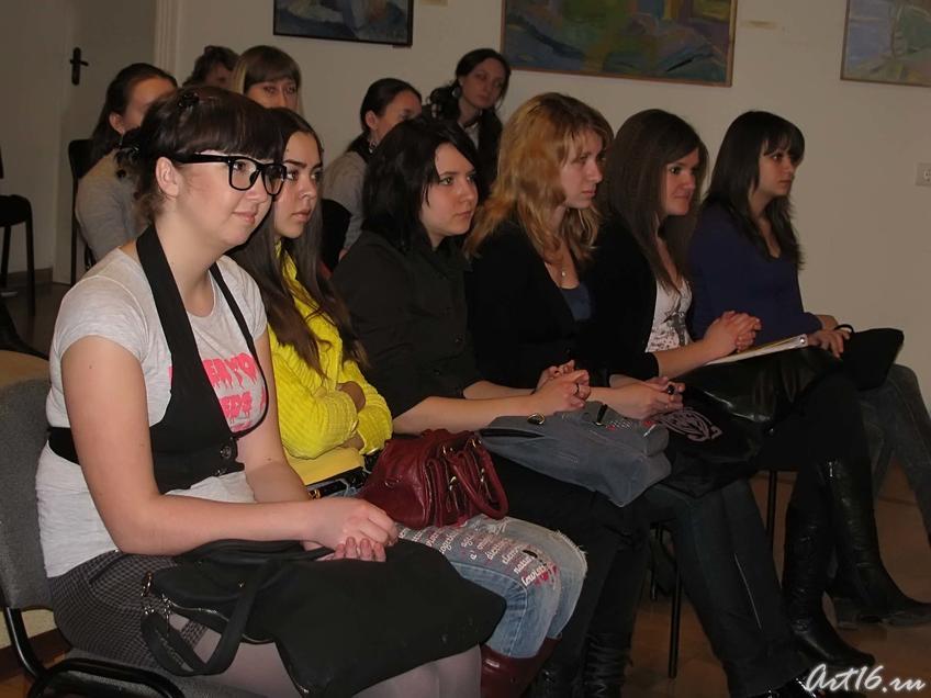 Студенты КГУКИ на лекции Геннадия Зубкова::«Новое в теории и практике прибавочного элемента» - лекция Г.Зубкова