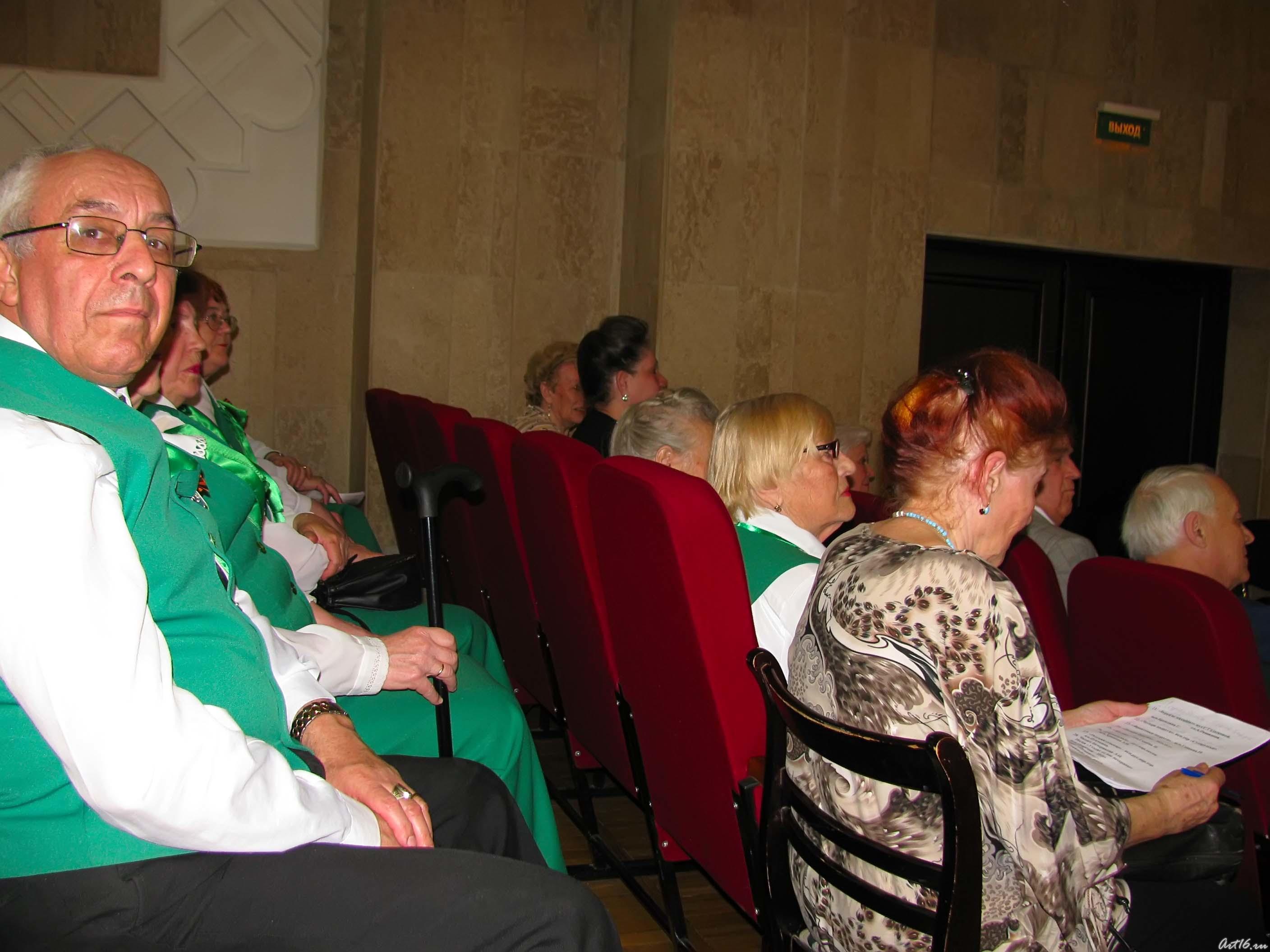 Участники концерта, посвященного 65-летию Победы в ВОв::Фестиваль ветеранских хоров — 2010