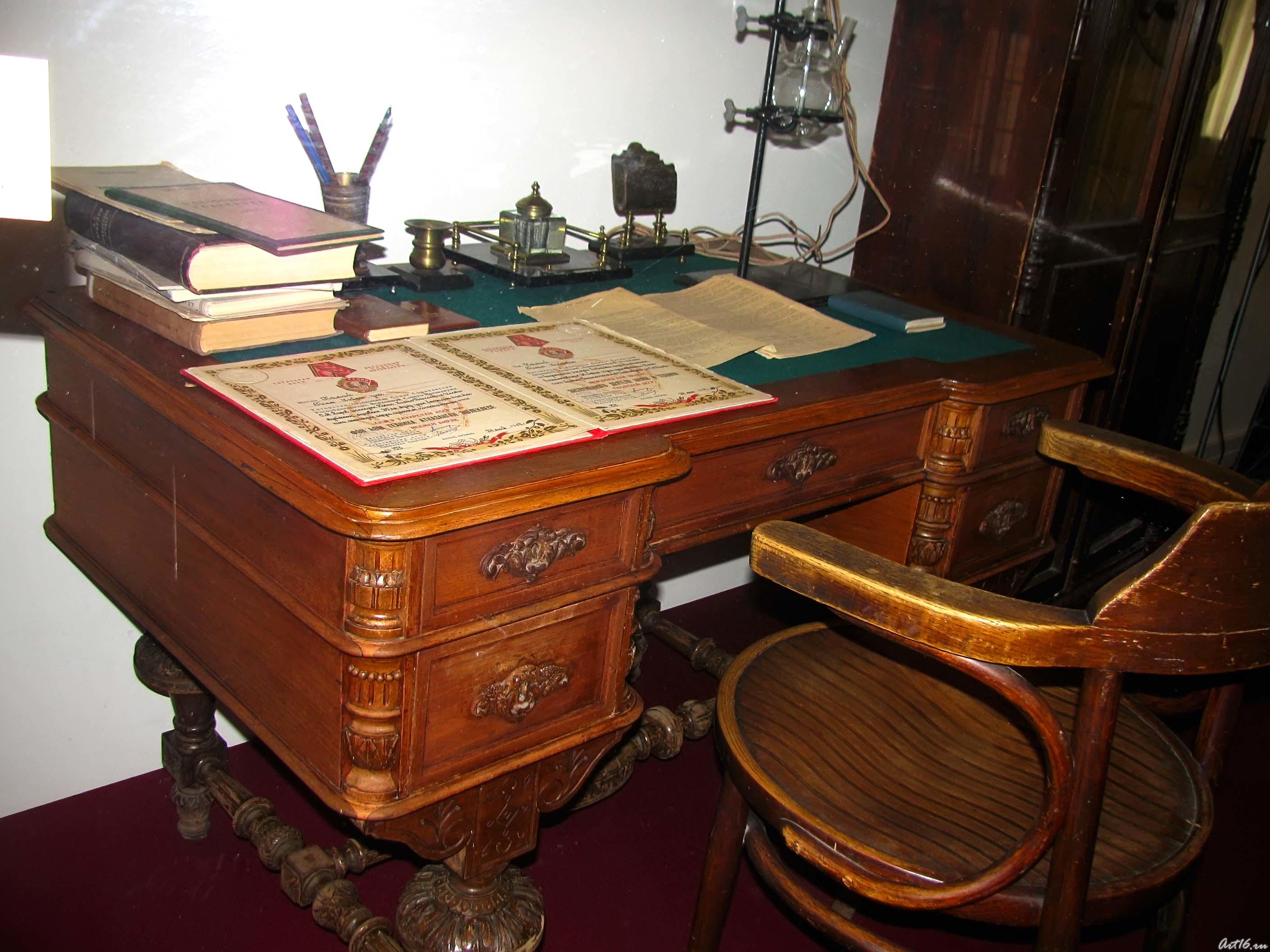 Фрагмент интерьера ученого Казанской Химической школы::Татарстан-тыловая база фронта.