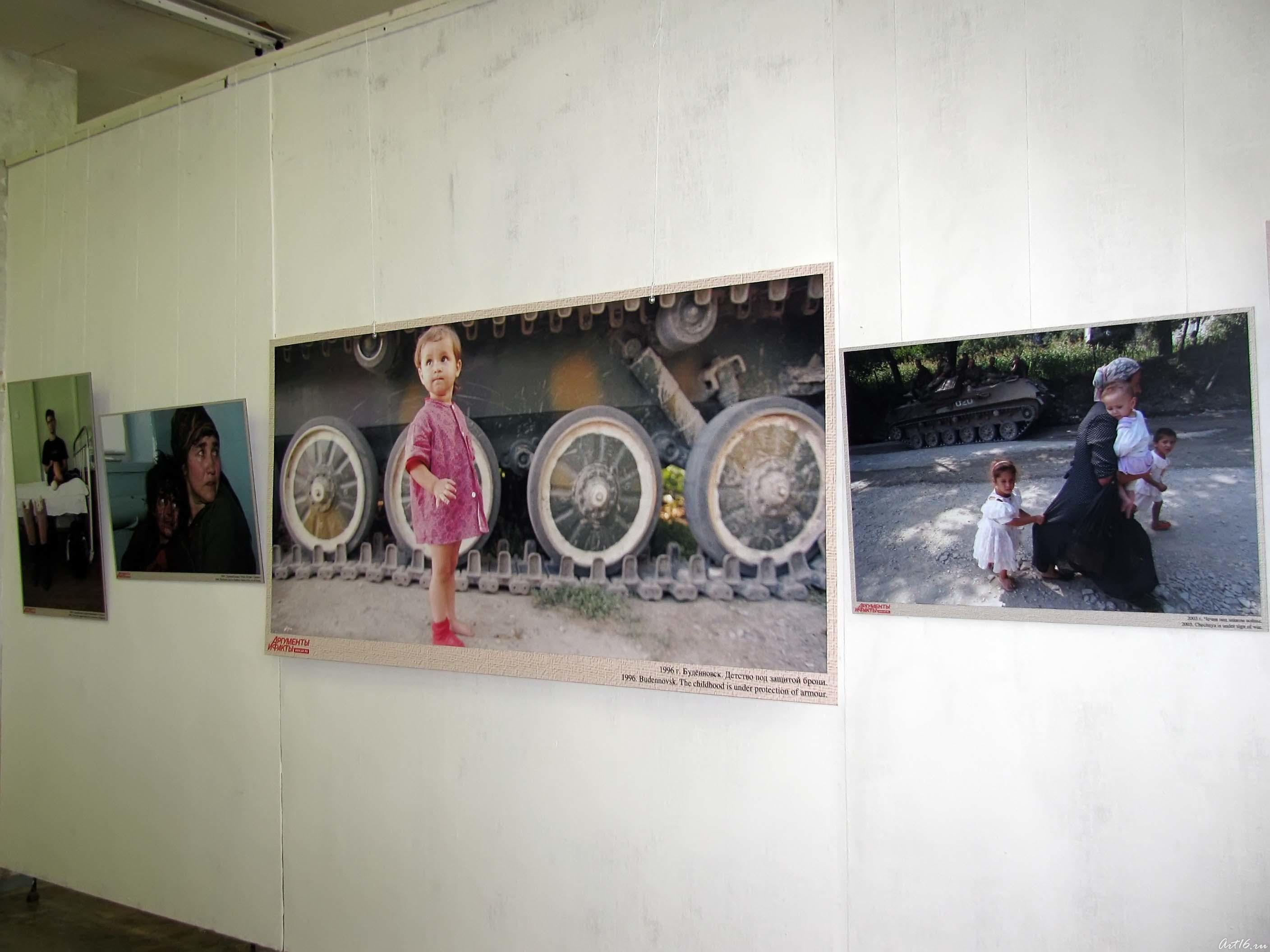 1996 г. Буденовск. Детство под защитой брони ( фото в центре)::Я родился в СССР