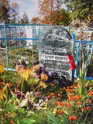 Памятник на могиле Г. Ахунова
