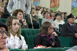 На переднем ряду - лауреаты литературной премии им. Г. Ахунова