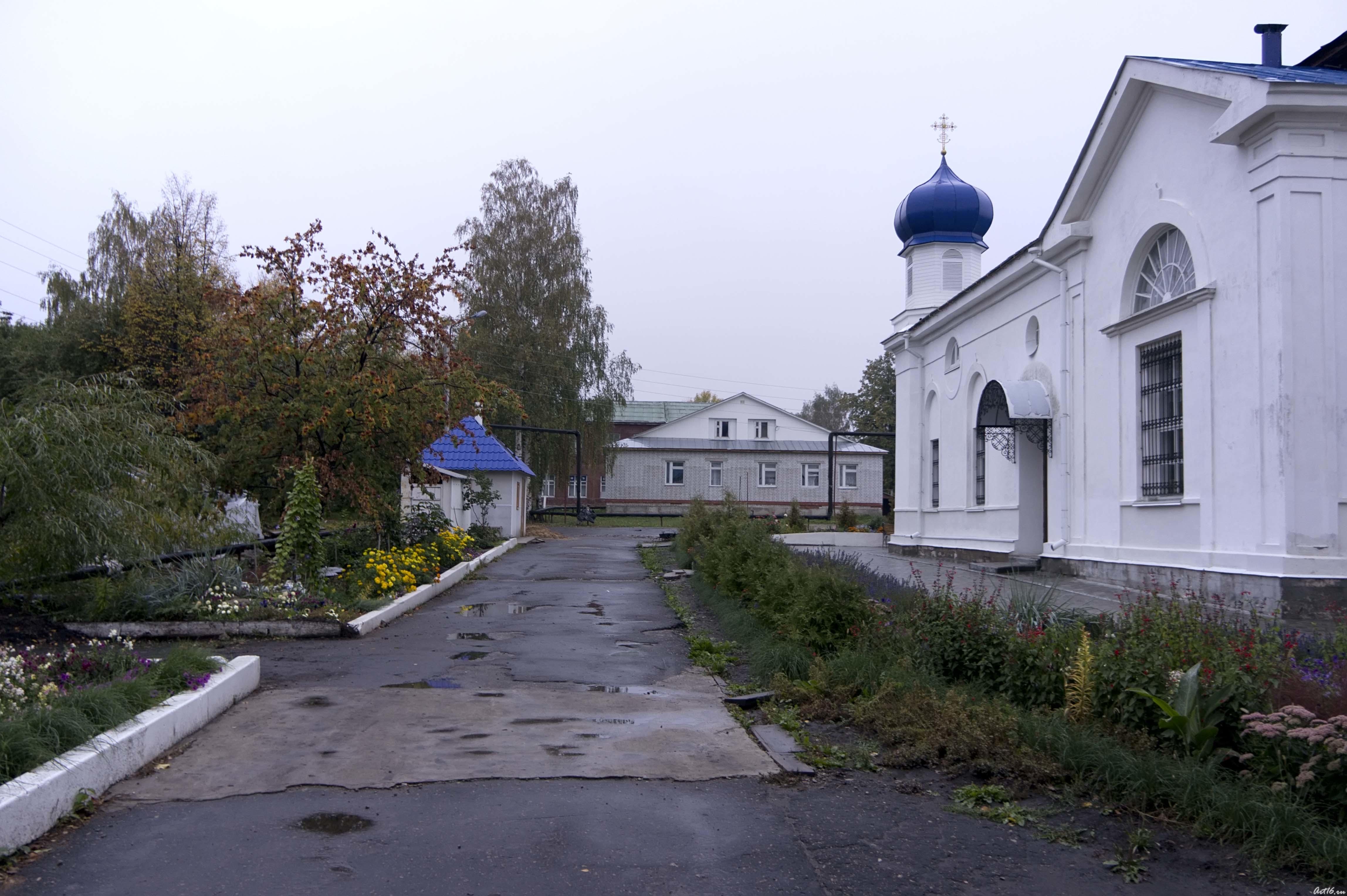 Храм Иверской иконы Божией Матери - вид с юга::Православный Алатырь 