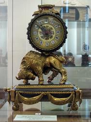 Часы с бизоном