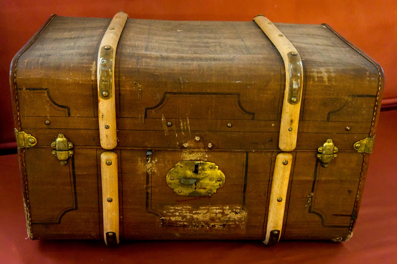 Старые деревянные чемоданы