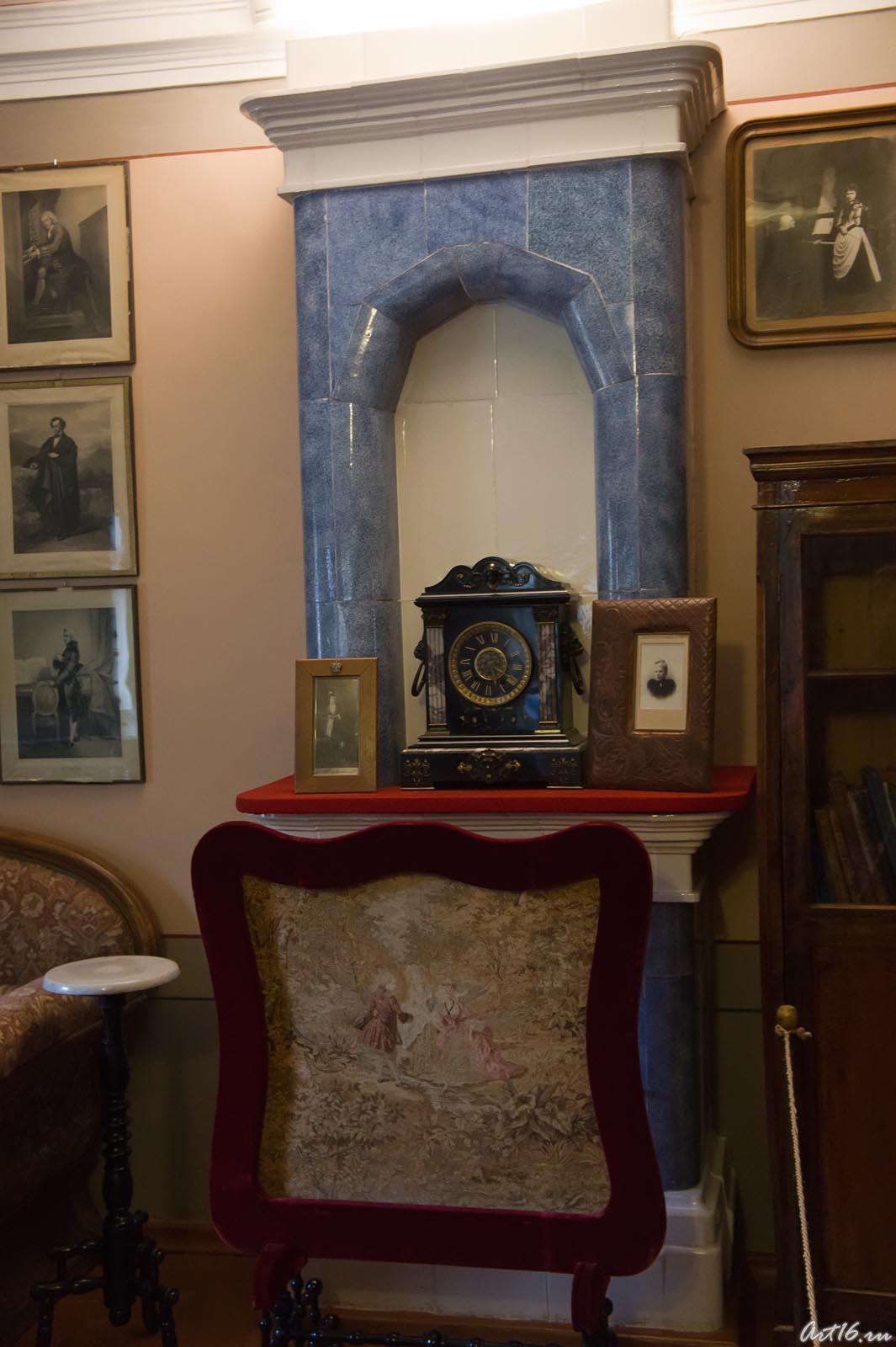 Камин в Доме-музее П.И.Чайковского (фрагмент кабинета-гостинной)::г.Клин, дом-музей П.И.Чайковского