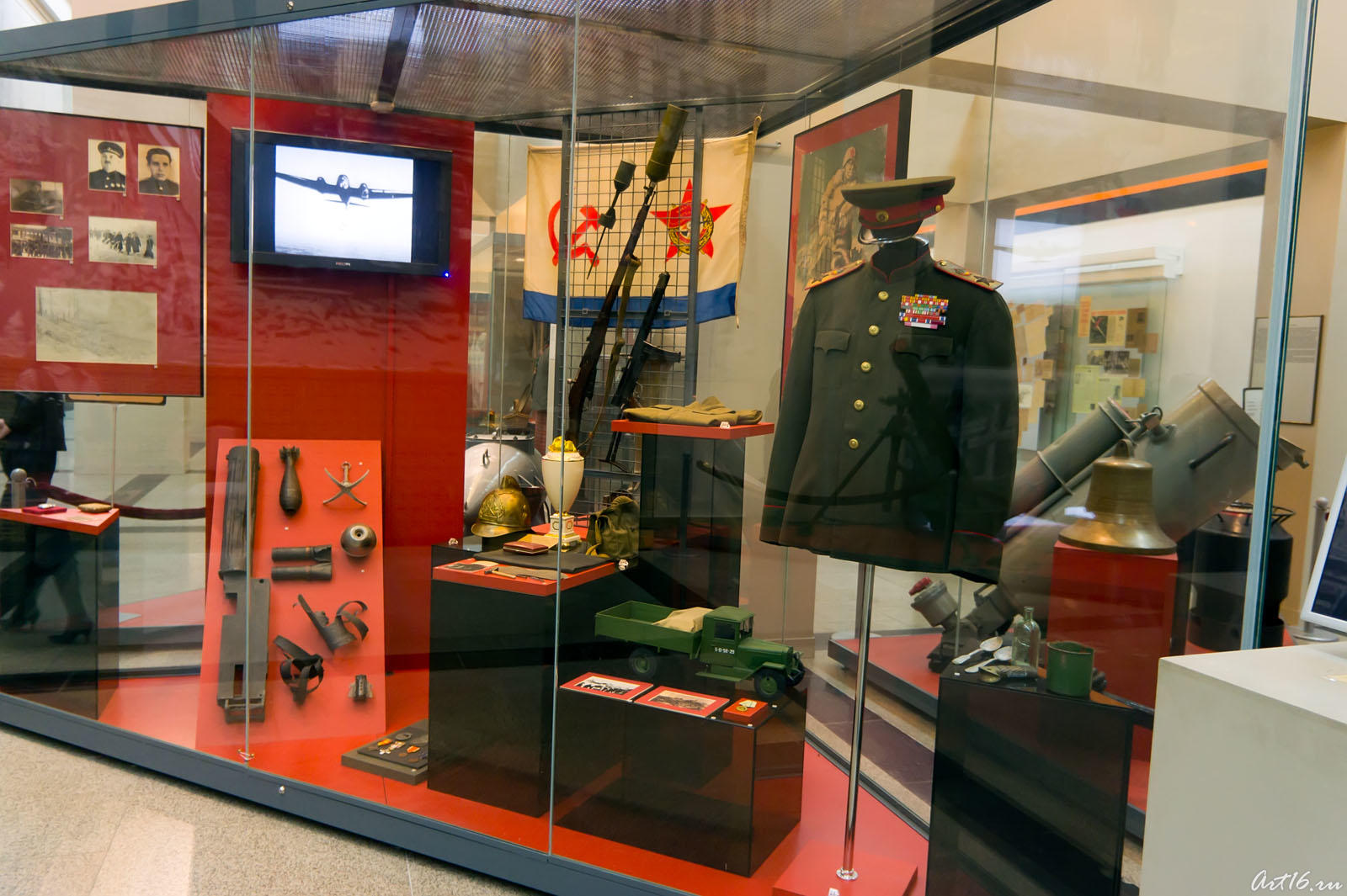 Стенд о Ленинградской битве::Музей-мемориал ВОВ на поклонной горе, г.Москва, 2010г.