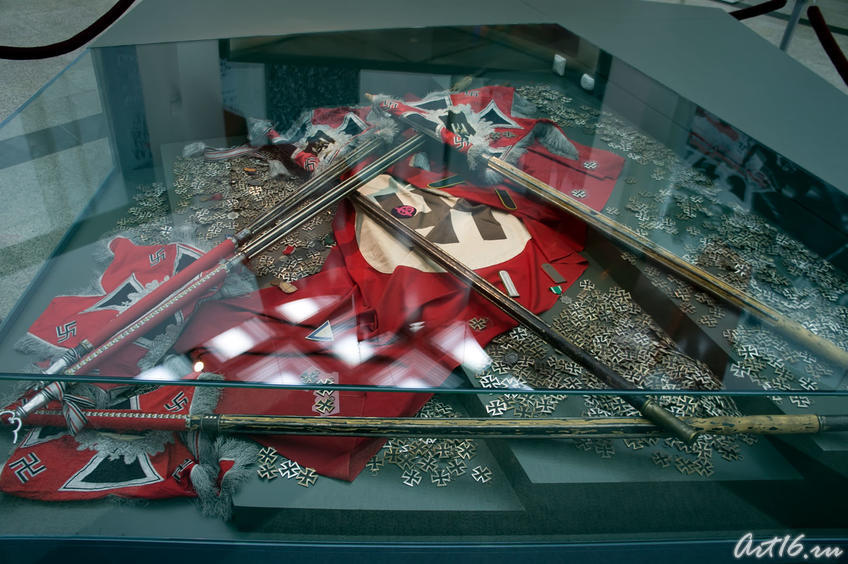 Поверженные символы нацизма::Музей-мемориал ВОВ на поклонной горе, г.Москва, 2010г.