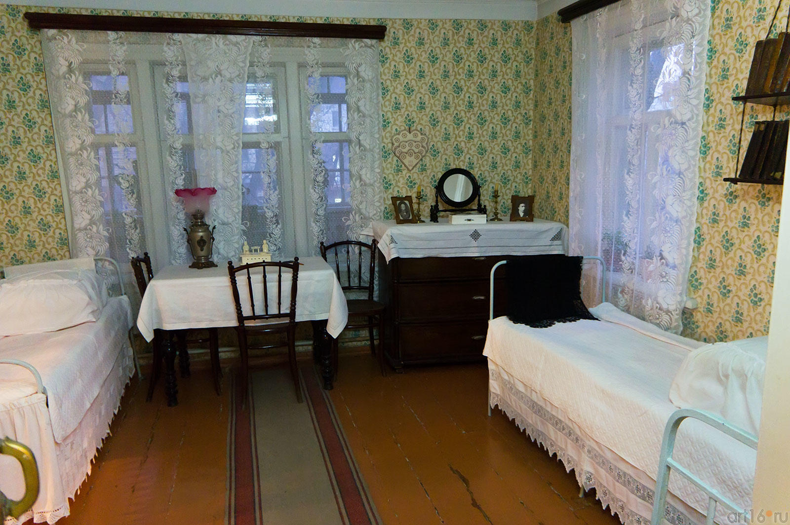 Комната Марии Александровны, Ольги и Марии Ульяновых::Экспозиция Дома-музея В.Ульянова-Ленина