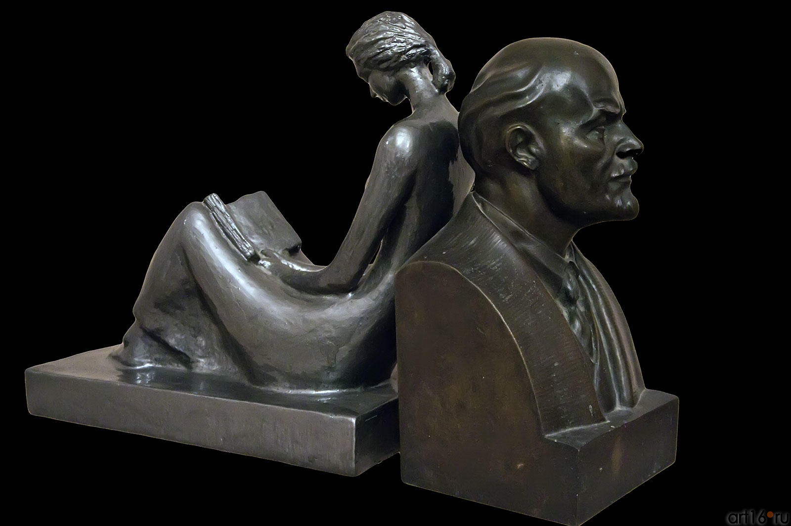 Скульптуры в фойе Дома-музея В.И.Ленина. Казань::Экспозиция Дома-музея В.Ульянова-Ленина